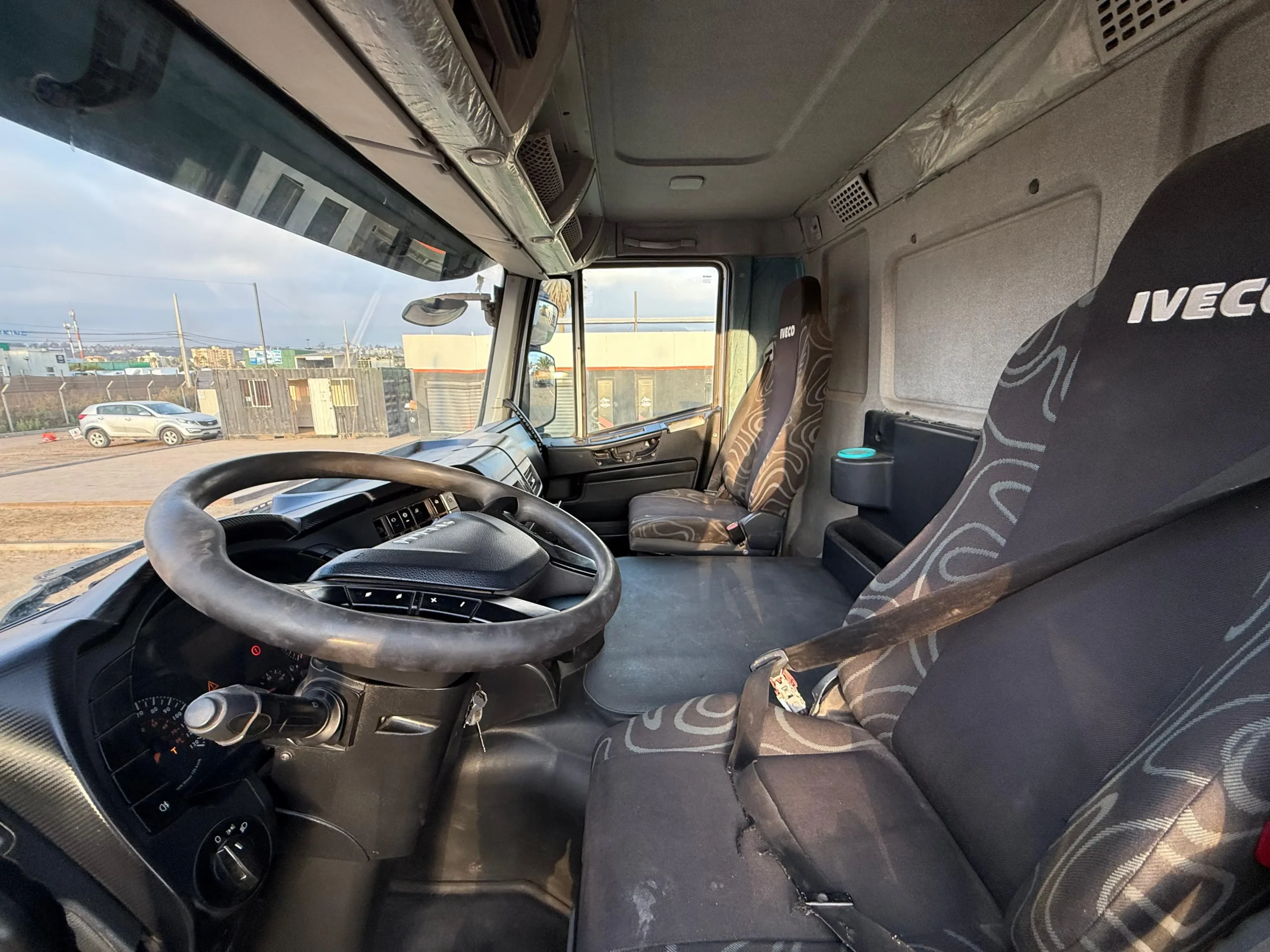 2017 VENTA DE REMATE Camión Iveco Trakker 500 Tolva 20m3 8x4 - Automático - Imagen 11