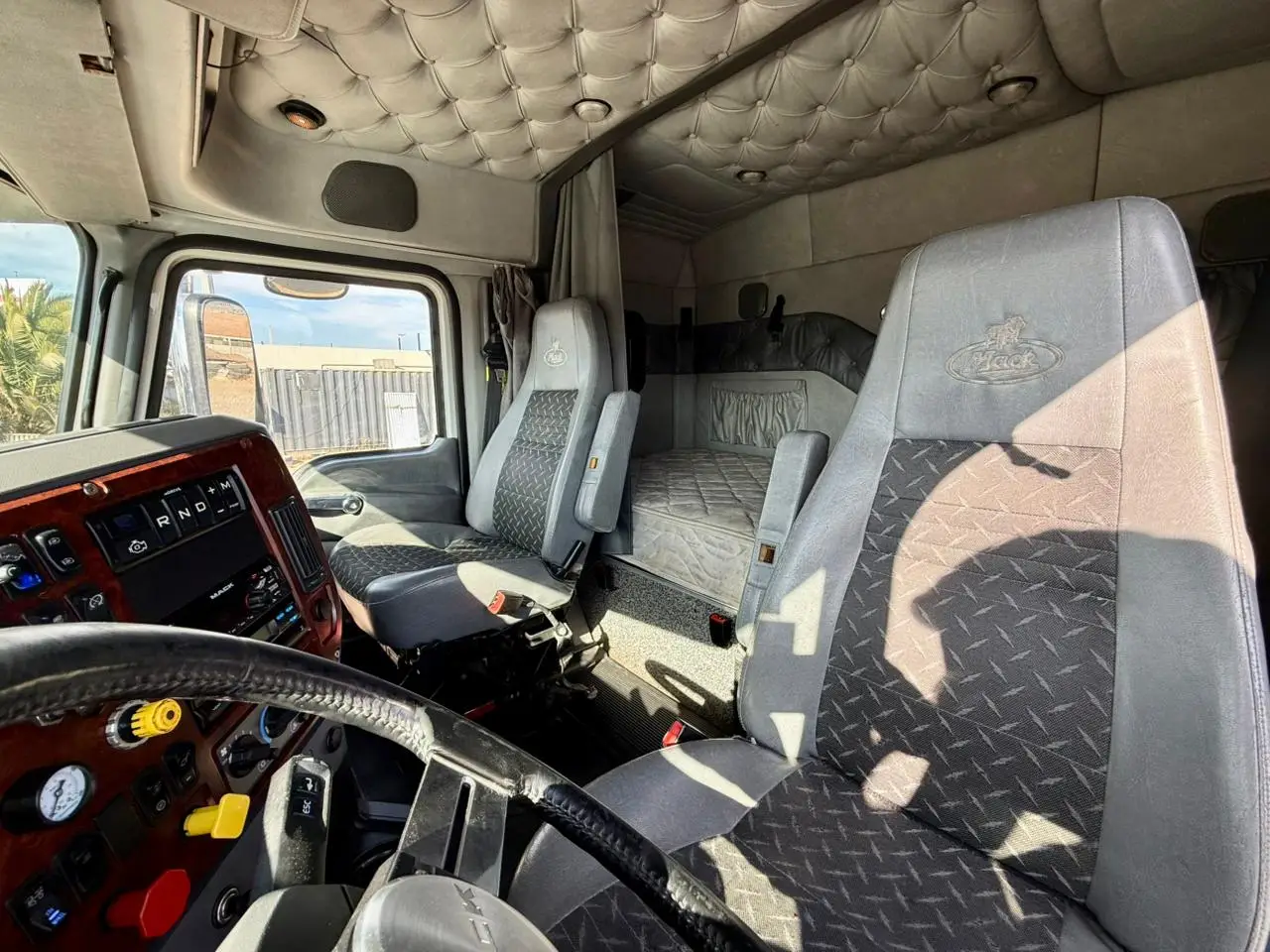 2019 Tractocamión Mack CXU613e Pinnacle 6x2 con Kit Hidráulico – Muy buen estado - Imagen 12