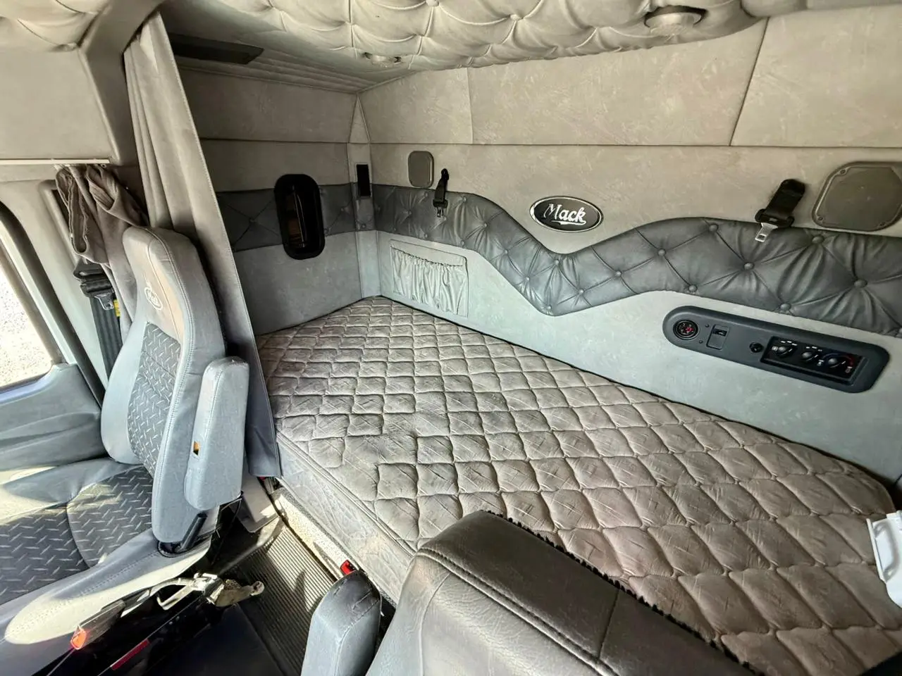 2019 Tractocamión Mack CXU613e Pinnacle 6x2 con Kit Hidráulico – Muy buen estado - Imagen 16