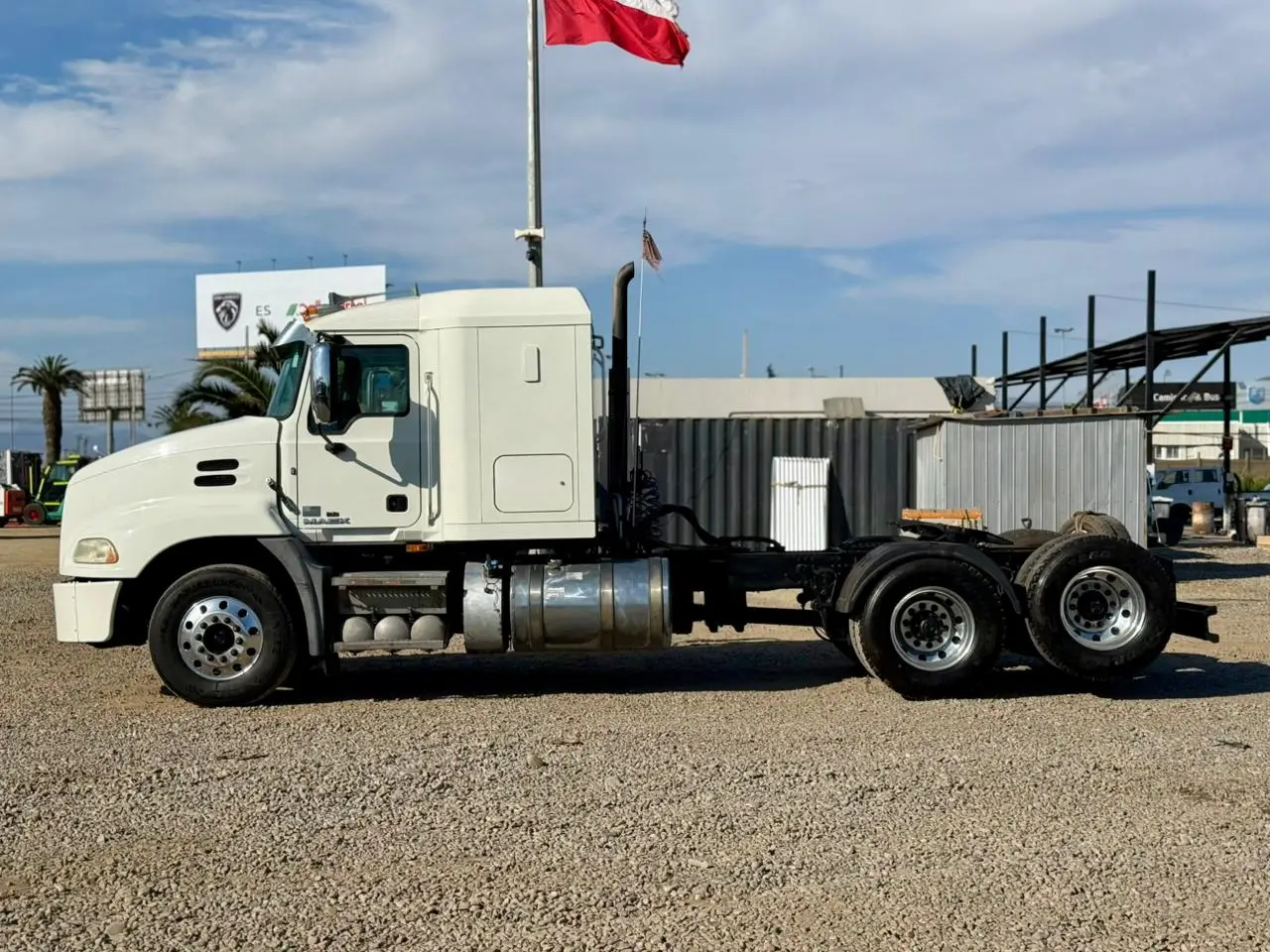 2019 Tractocamión Mack CXU613e Pinnacle 6x2 con Kit Hidráulico – Muy buen estado - Imagen 7