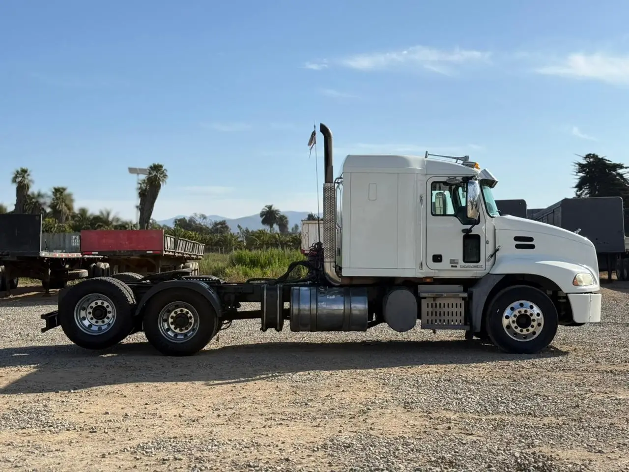 2019 Tractocamión Mack CXU613e Pinnacle 6x2 con Kit Hidráulico – Muy buen estado - Imagen 3