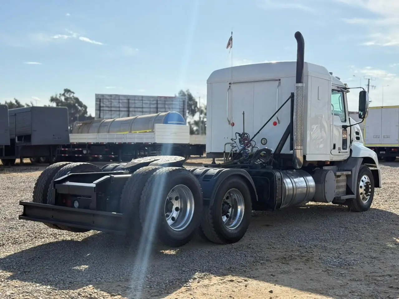 2019 Tractocamión Mack CXU613e Pinnacle 6x2 con Kit Hidráulico – Muy buen estado - Imagen 9