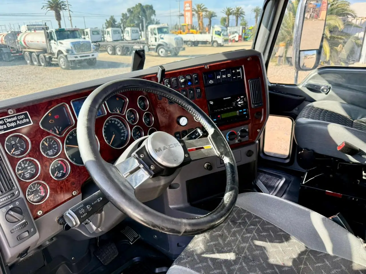 2019 Tractocamión Mack CXU613e Pinnacle 6x2 con Kit Hidráulico – Muy buen estado - Imagen 11