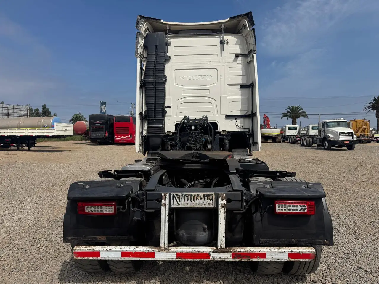 2019 Tractocamión Volvo FH con Kit Hidráulico – 4X2 - Automático - Imagen 3