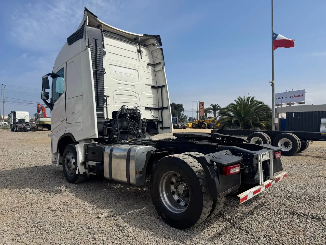 2019 Tractocamión Volvo FH con Kit Hidráulico – 4X2 - Automático - Imagen 4