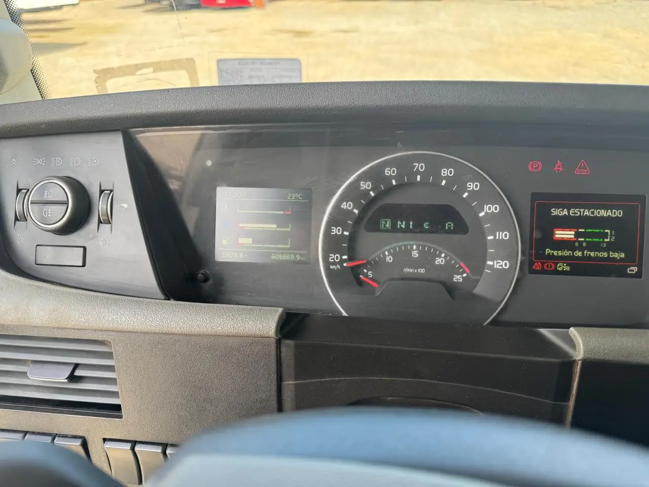 2019 Tractocamión Volvo FH con Kit Hidráulico – 4X2 - Automático - Imagen 14