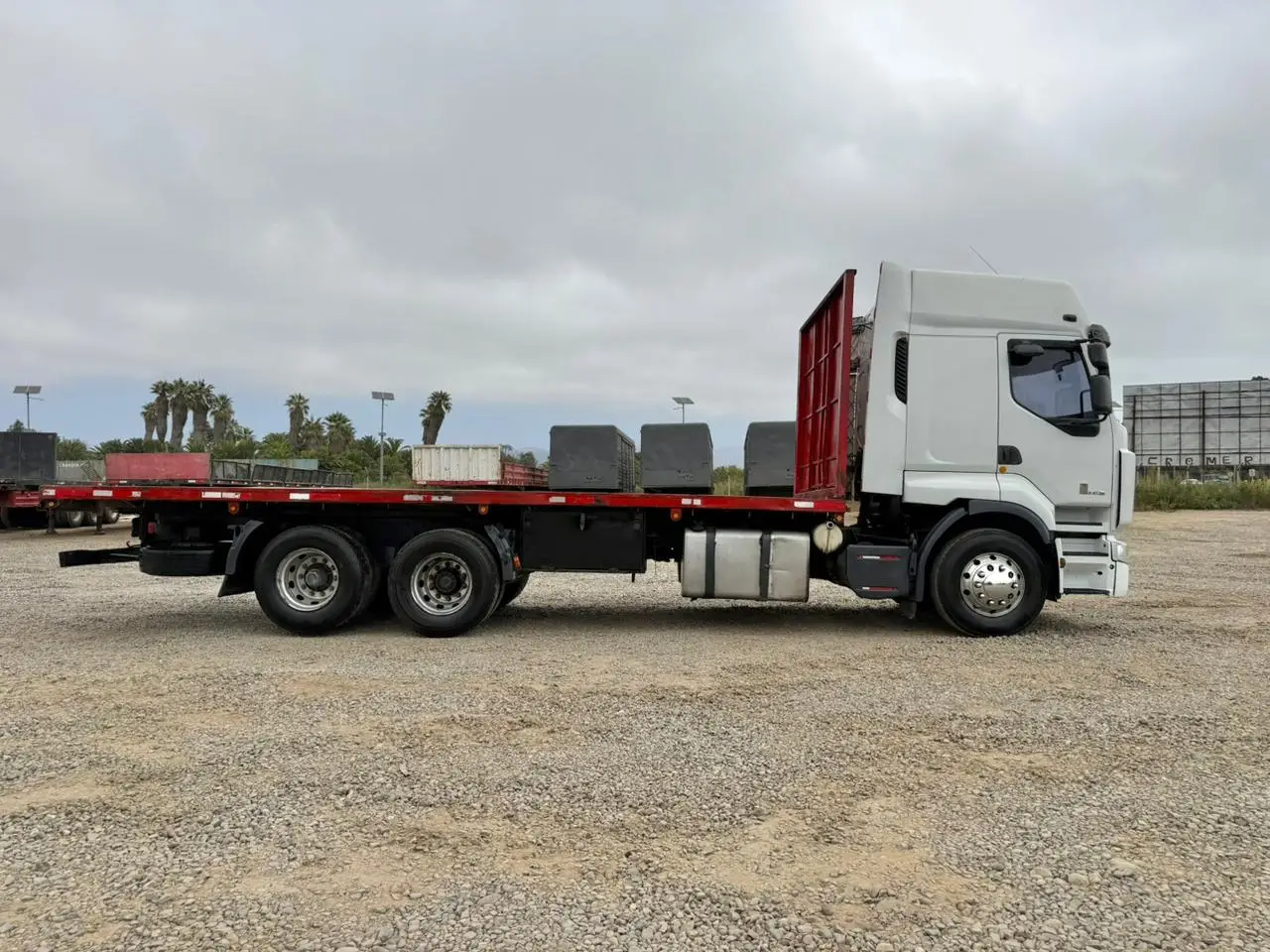 2012 Camión Renault Premier 440 DXi – Carrocería Plana - Imagen 3