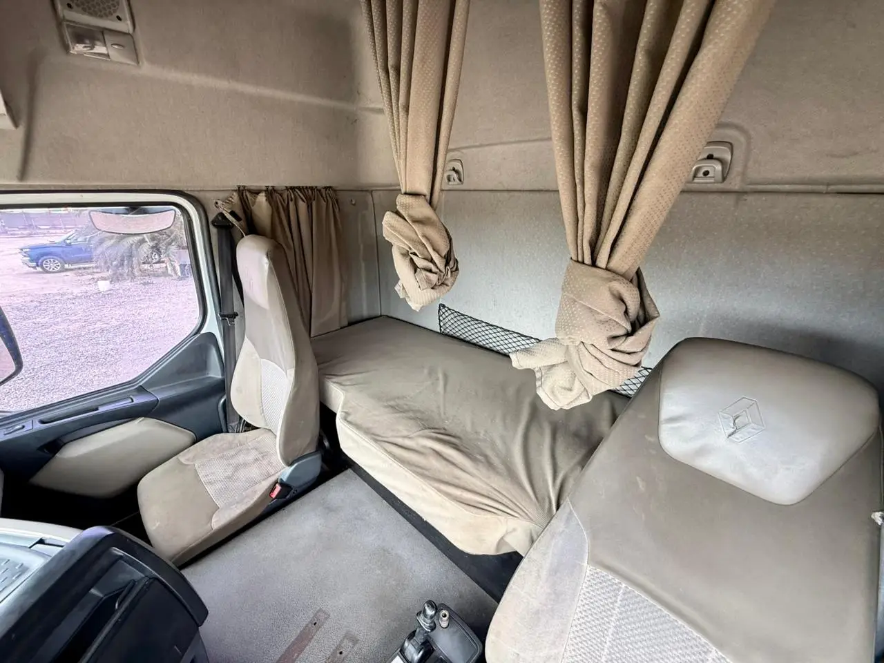 2012 Camión Renault Premier 440 DXi – Carrocería Plana - Imagen 13