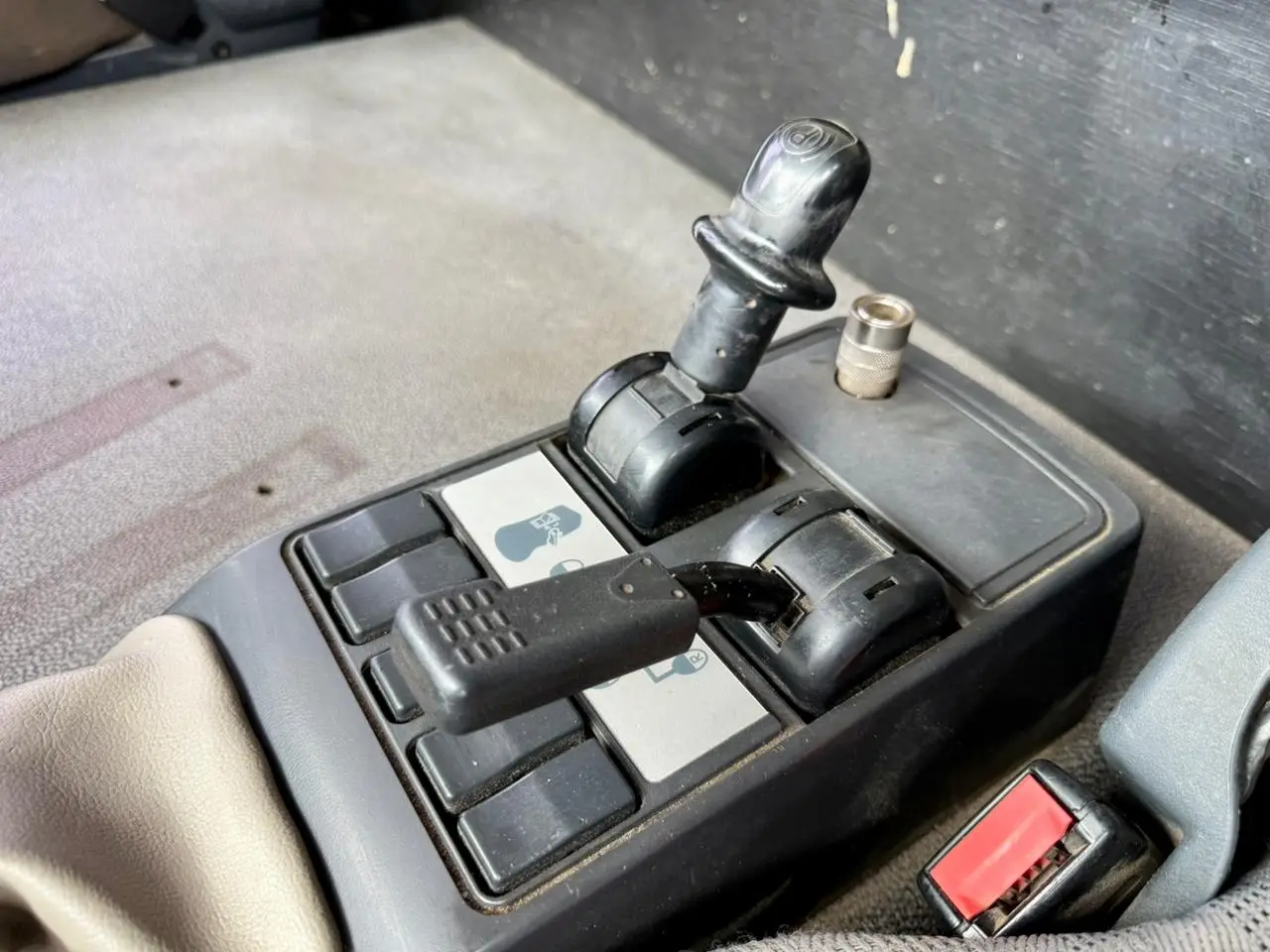 2012 Camión Renault Premier 440 DXi – Carrocería Plana - Imagen 17