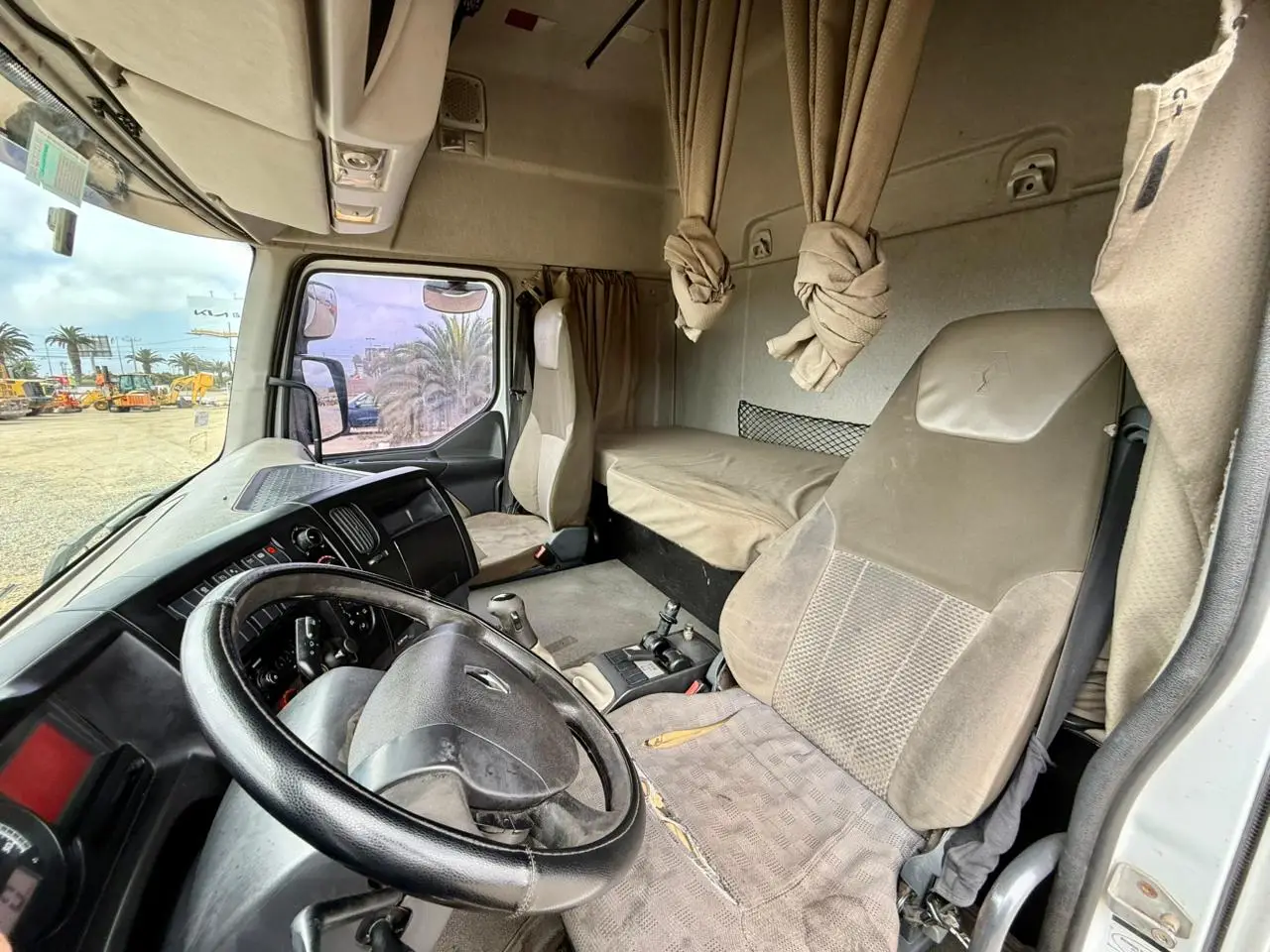 2012 Camión Renault Premier 440 DXi – Carrocería Plana - Imagen 18