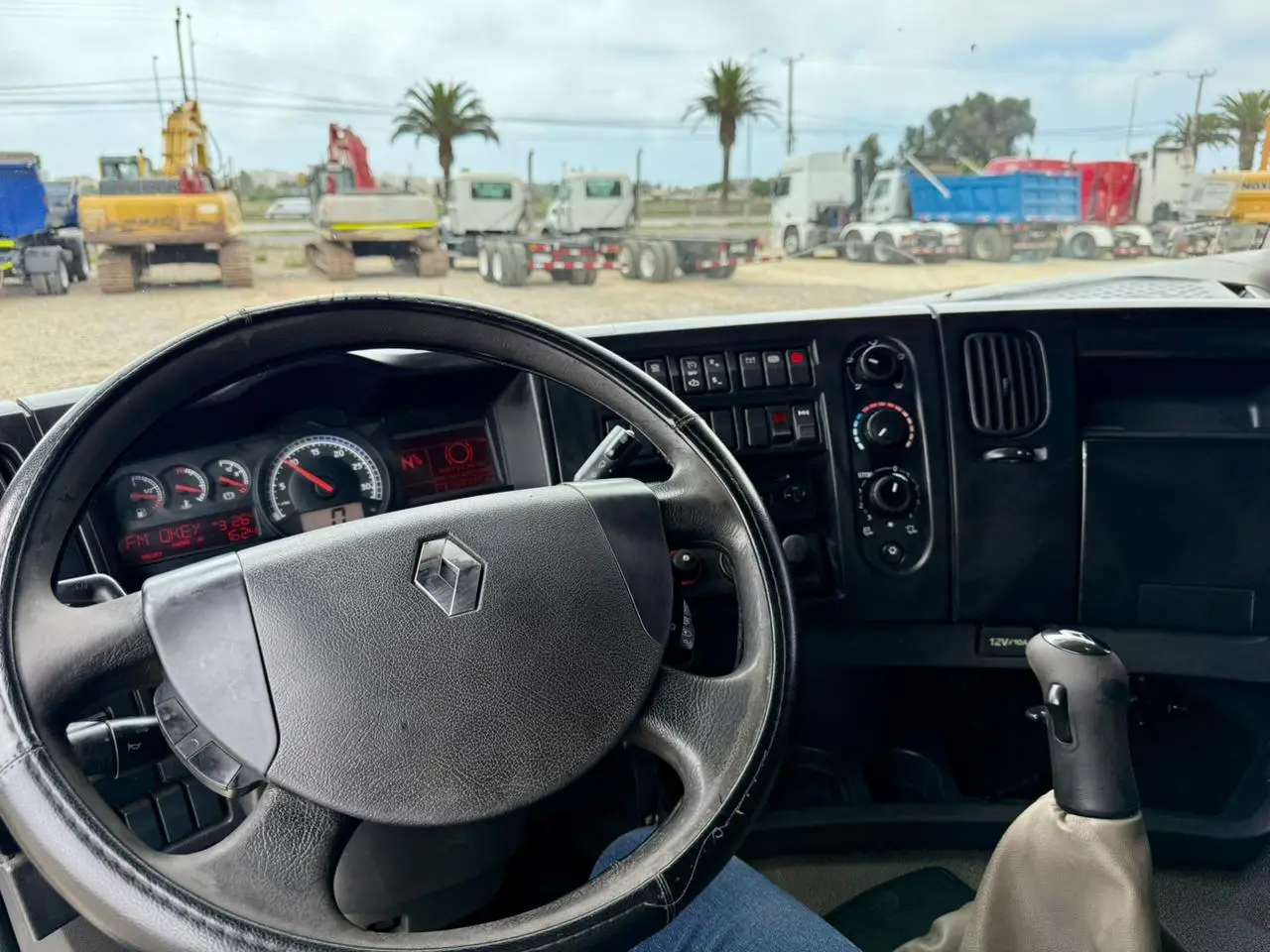 2012 Camión Renault Premier 440 DXi – Carrocería Plana - Imagen 19