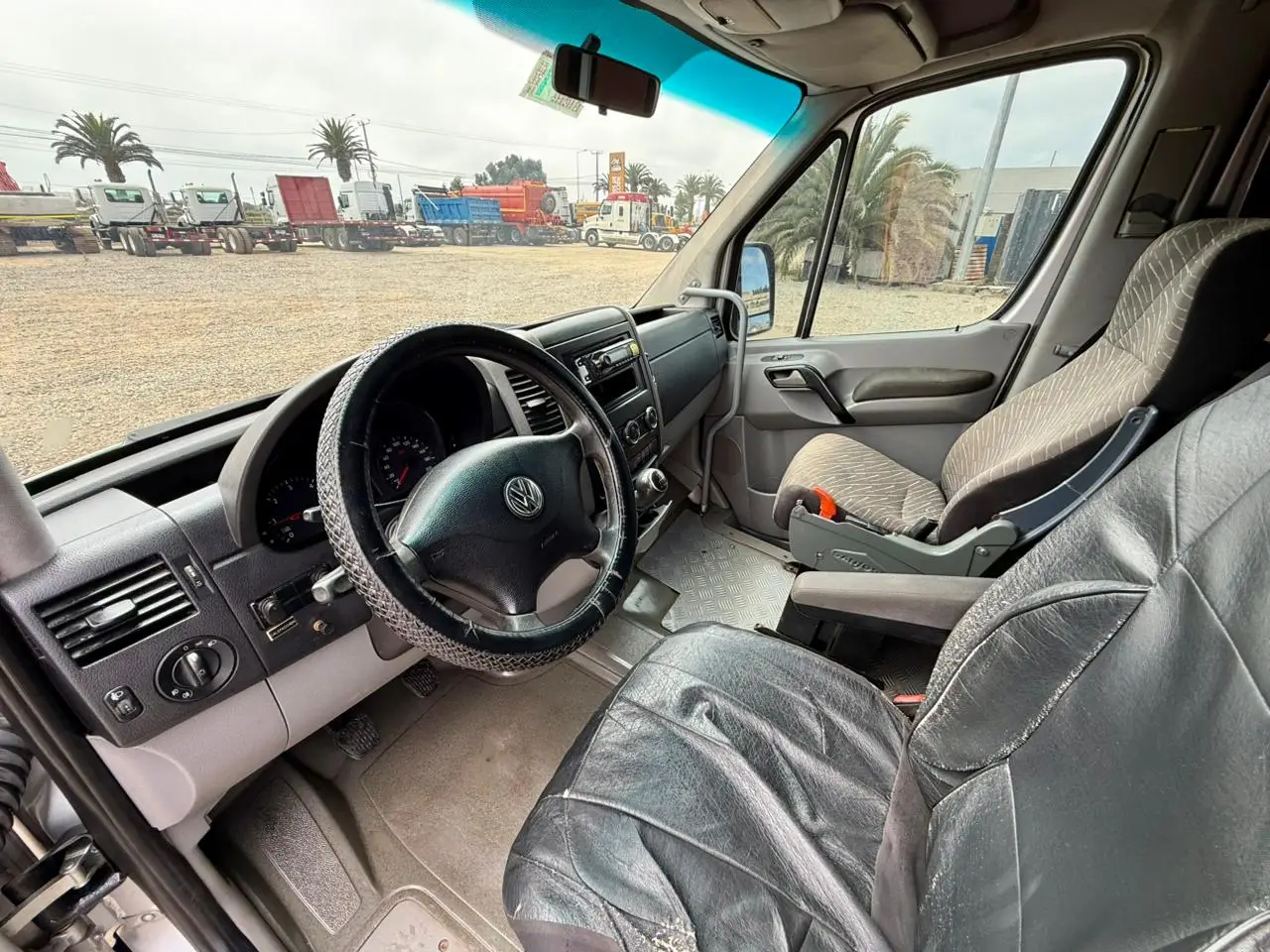 2015 Minibus Volkswagen Crafter 2.0 para 17 pasajeros – Operativo - Imagen 10