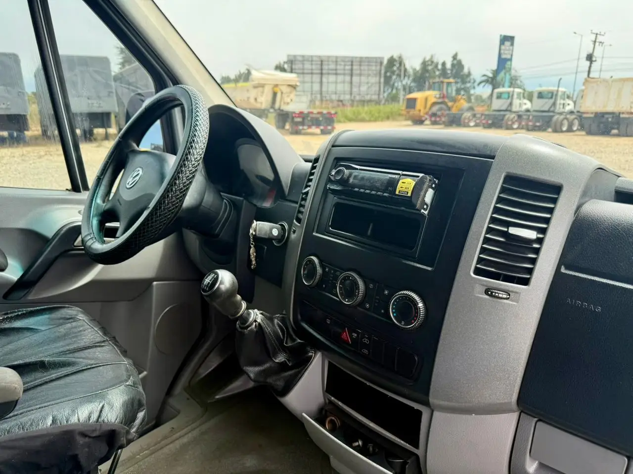 2015 Minibus Volkswagen Crafter 2.0 para 17 pasajeros – Operativo - Imagen 15