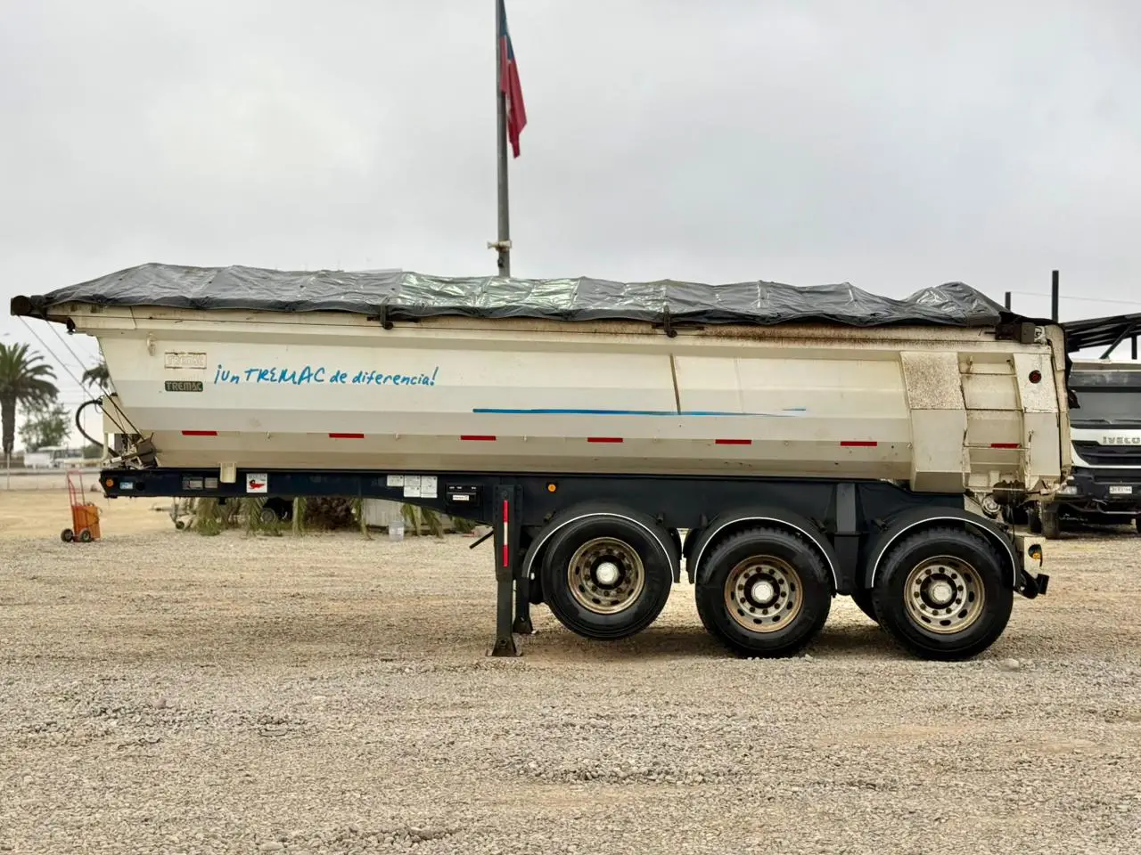 2019 Semiremolque Batea Tremac – 3 Ejes Corridos 20m3 – Con Autoencarpe - Imagen 7