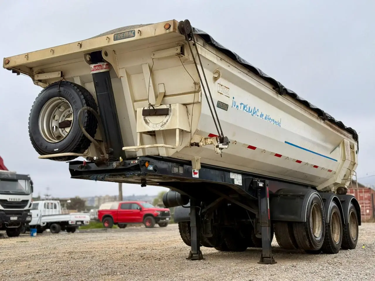 2019 Semiremolque Batea Tremac – 3 Ejes Corridos 20m3 – Con Autoencarpe - Imagen 8