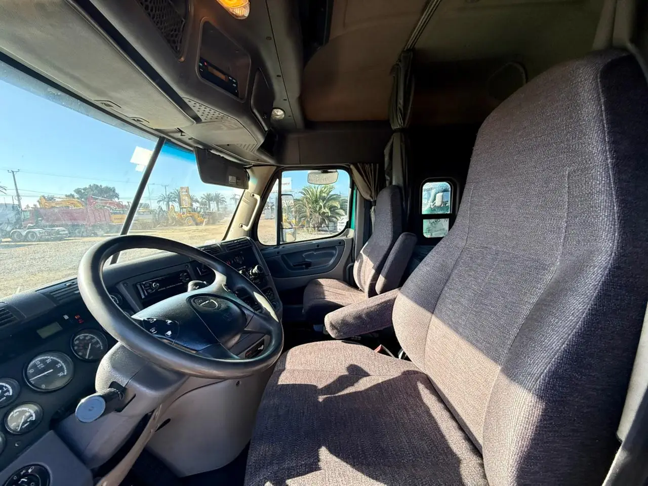 2015 Tractocamión Freightliner Cascadia 125 – con Kit Hidráulico – Sin Válvula EGR - 487.000 kms - Imagen 12