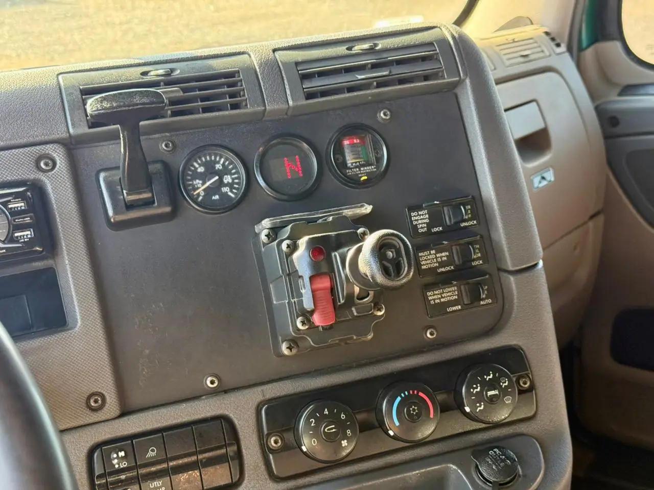 2015 Tractocamión Freightliner Cascadia 125 – con Kit Hidráulico – Sin Válvula EGR - 487.000 kms - Imagen 13