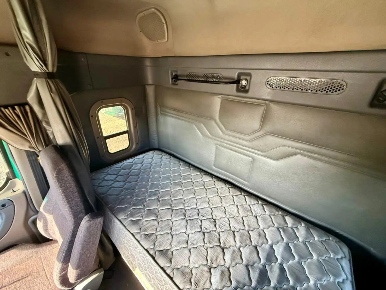 2015 Tractocamión Freightliner Cascadia 125 – con Kit Hidráulico – Sin Válvula EGR - 487.000 kms - Imagen 15
