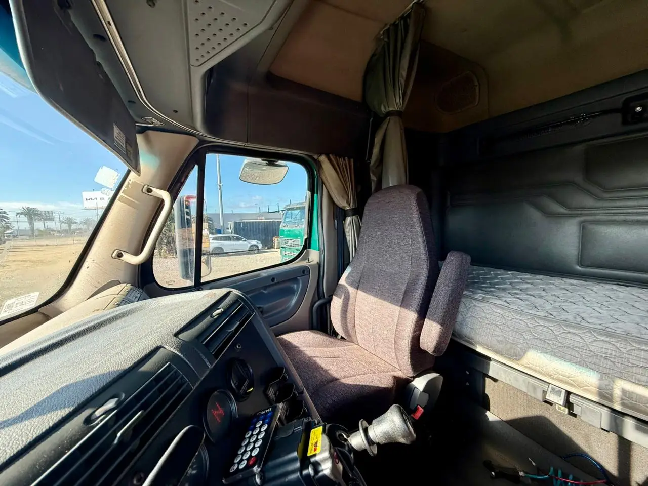 2015 Tractocamión Freightliner Cascadia 125 – con Kit Hidráulico – Sin Válvula EGR - 487.000 kms - Imagen 16