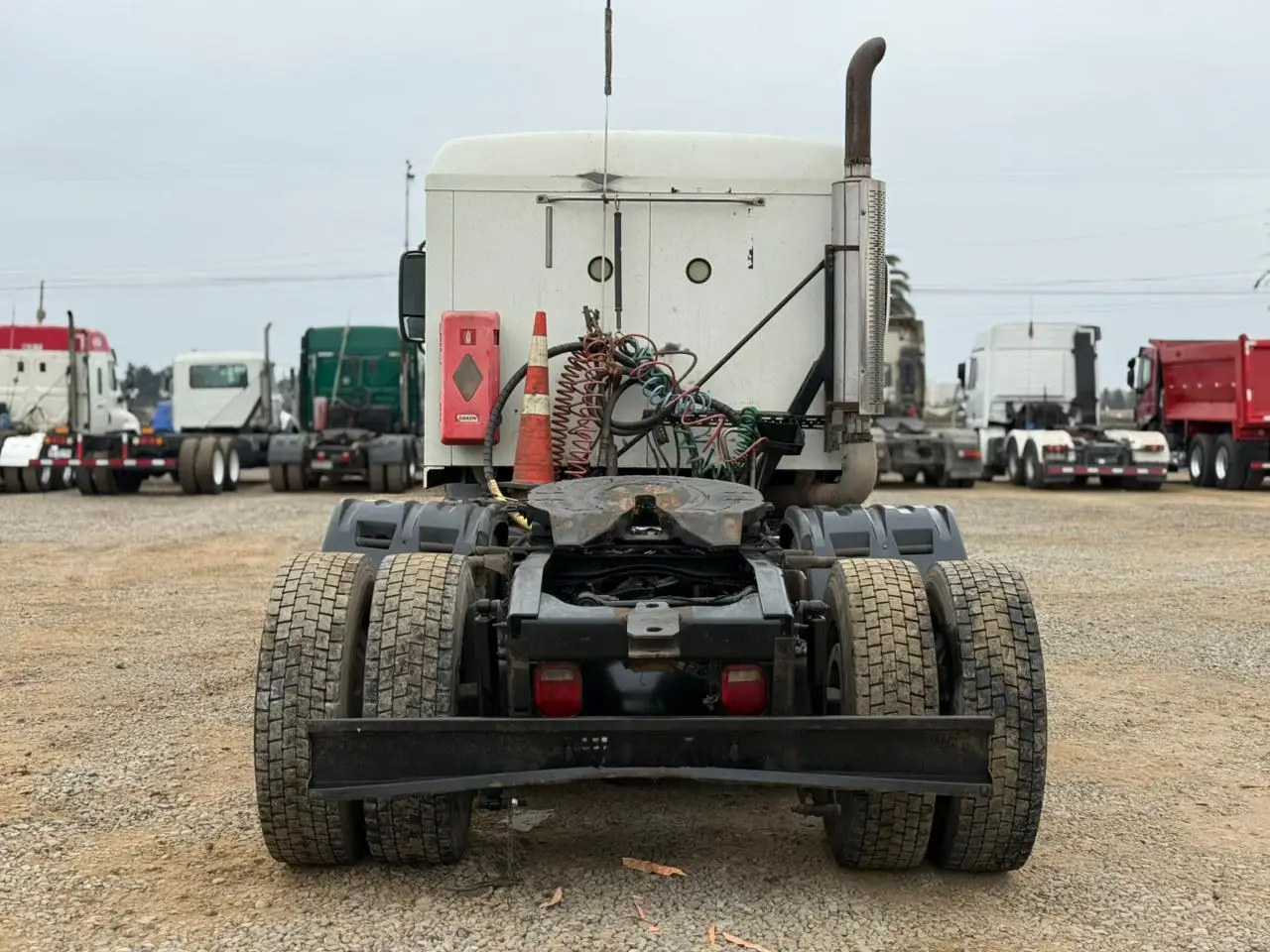 2015 Tractocamión Mack Pinnacle CXU613 – con Kit Hidráulico - Blanco - Imagen 5