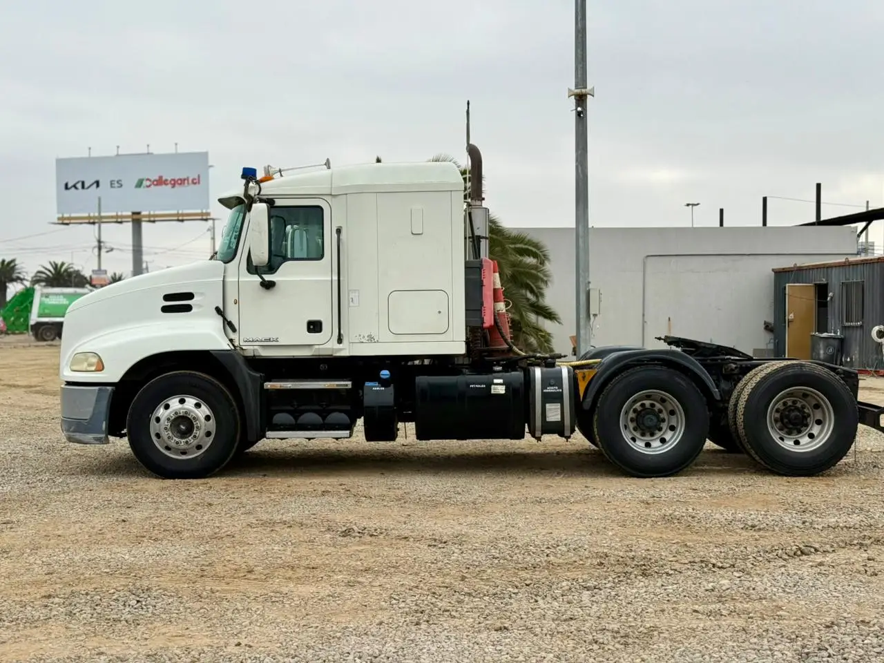 2015 Tractocamión Mack Pinnacle CXU613 – con Kit Hidráulico - Blanco - Imagen 7