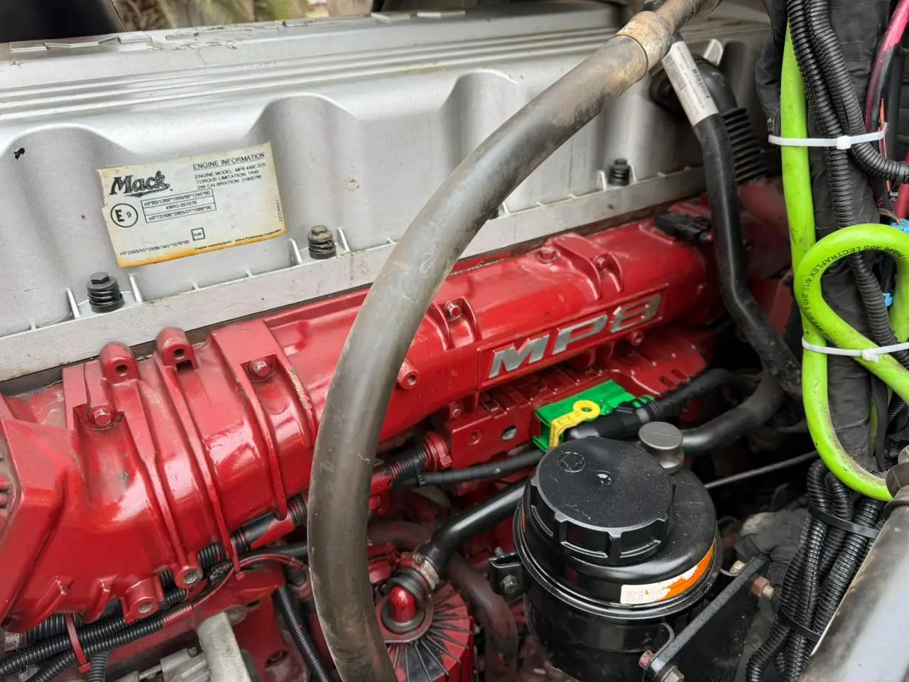 2015 Tractocamión Mack Pinnacle CXU613 – con Kit Hidráulico - Blanco - Imagen 10
