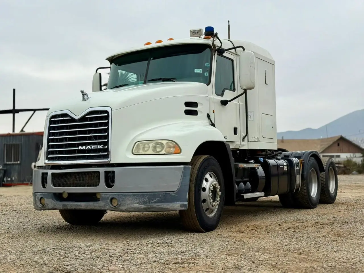 2015 Tractocamión Mack Pinnacle CXU613 – con Kit Hidráulico - Blanco - Imagen 13