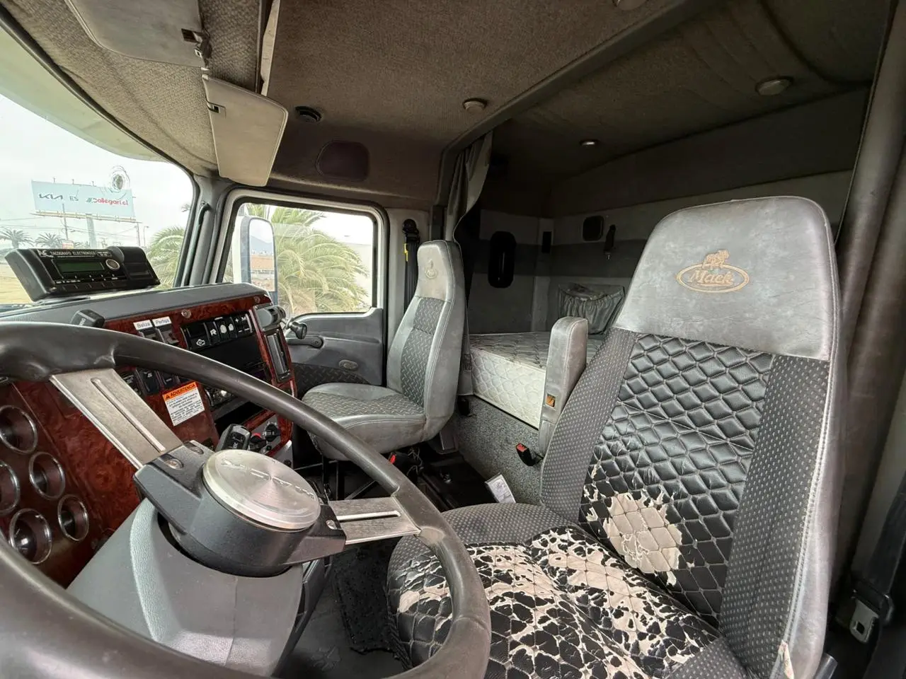 2015 Tractocamión Mack Pinnacle CXU613 – con Kit Hidráulico - Blanco - Imagen 14