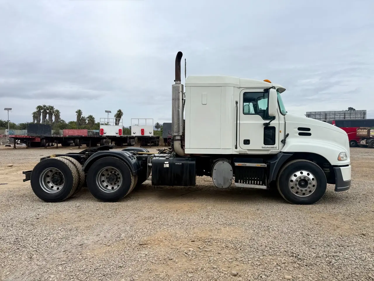 2015 Tractocamión Mack Pinnacle CXU613 – con Kit Hidráulico - Blanco - Imagen 15