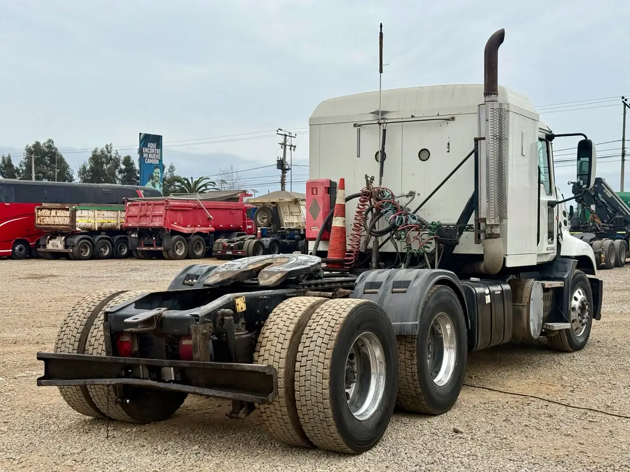 2015 Tractocamión Mack Pinnacle CXU613 – con Kit Hidráulico - Blanco - Imagen 16