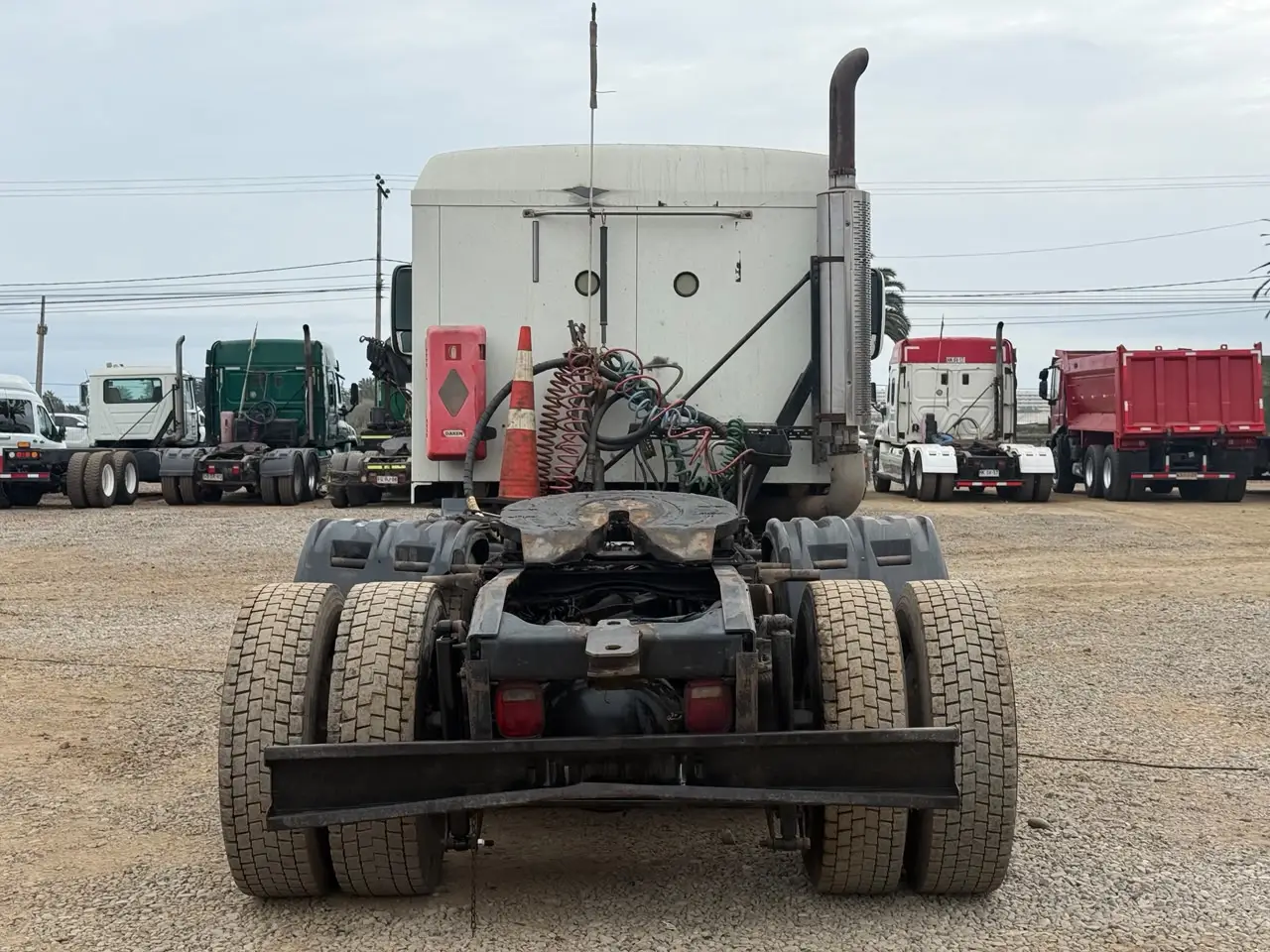 2015 Tractocamión Mack Pinnacle CXU613 – con Kit Hidráulico - Blanco - Imagen 17