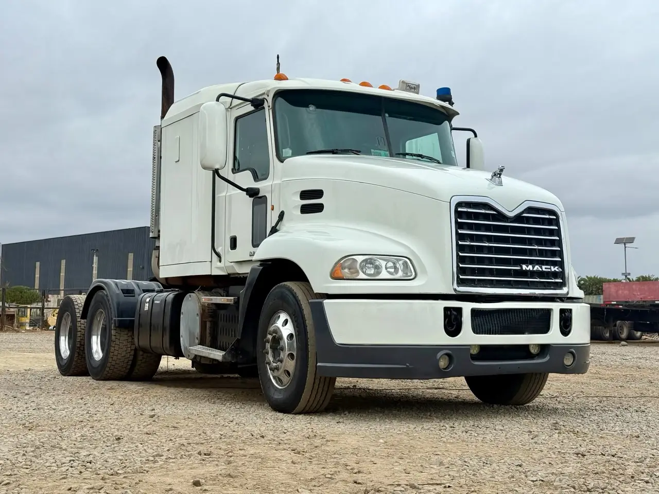 2015 Tractocamión Mack Pinnacle CXU613 – con Kit Hidráulico - Blanco - Imagen 10