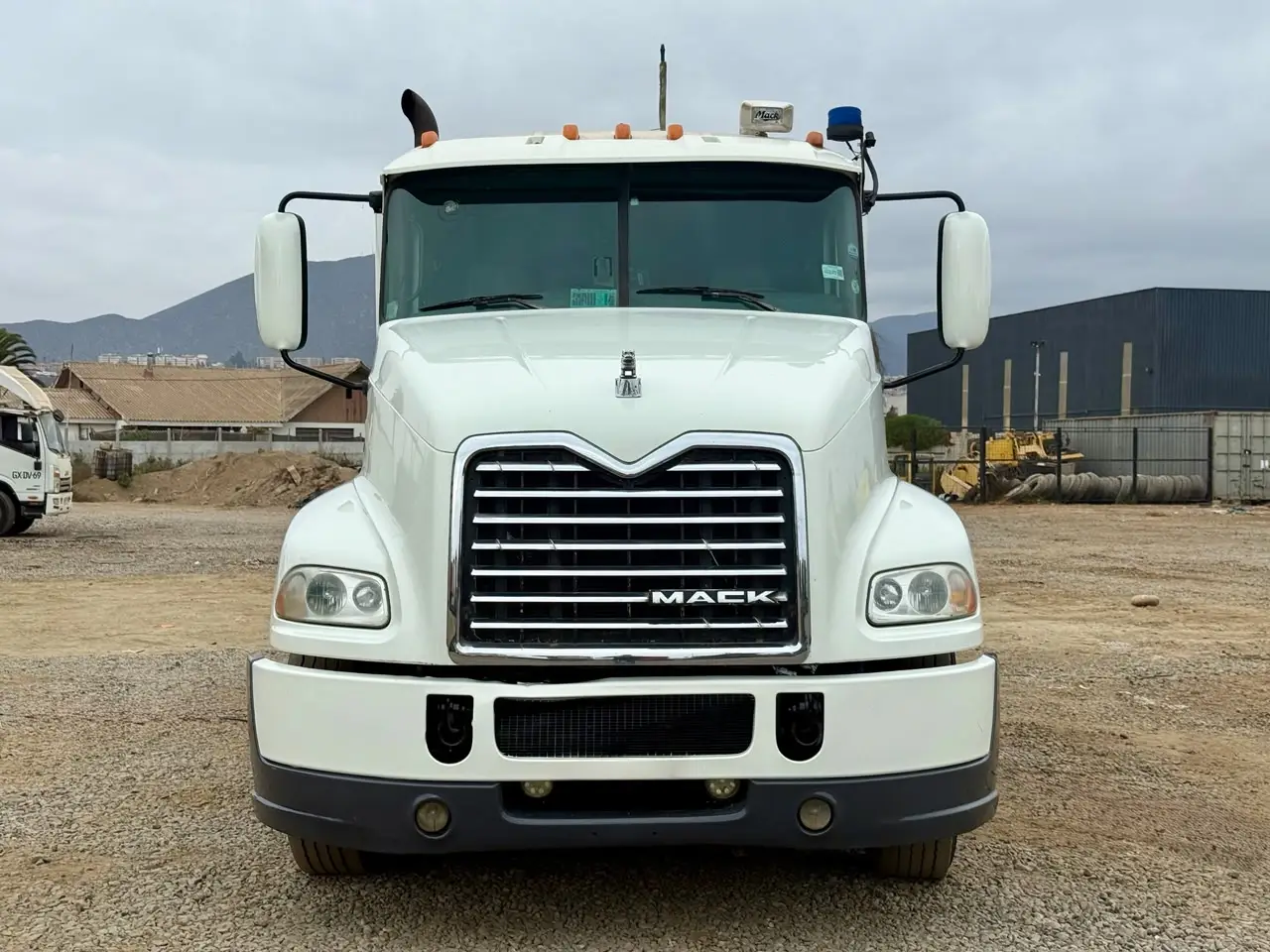 2015 Tractocamión Mack Pinnacle CXU613 – con Kit Hidráulico - Blanco - Imagen 13