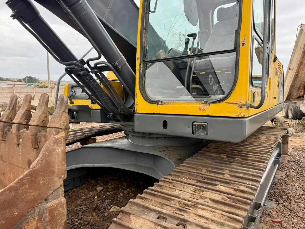2009 Excavadora Volvo EC210BLC – 8.000 hrs -OPORTUNIDAD - Imagen 8
