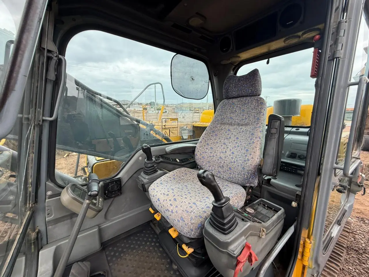 2009 Excavadora Volvo EC210BLC – 8.000 hrs -OPORTUNIDAD - Imagen 13