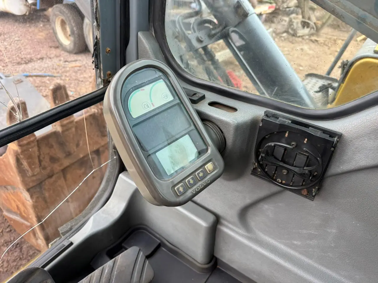 2009 Excavadora Volvo EC210BLC – 8.000 hrs -OPORTUNIDAD - Imagen 15
