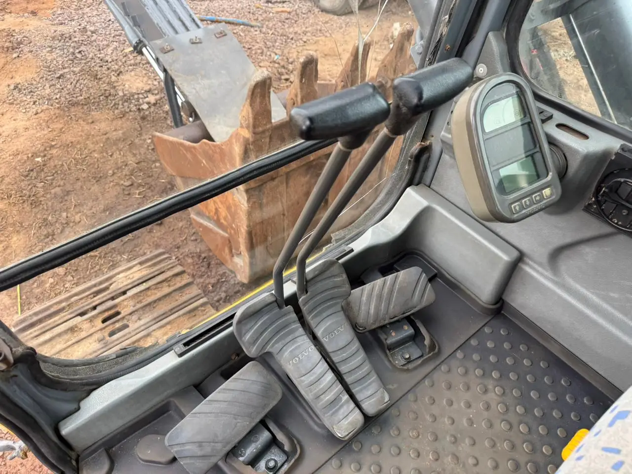 2009 Excavadora Volvo EC210BLC – 8.000 hrs -OPORTUNIDAD - Imagen 16
