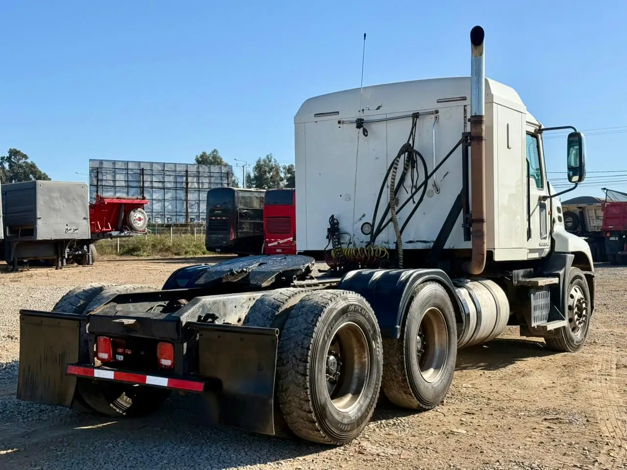 2016 Tractocamión Mack Pinnacle CXU613 – con Kit Hidráulico – Transmisión Mecánica Fuller 18 vel - Imagen 4