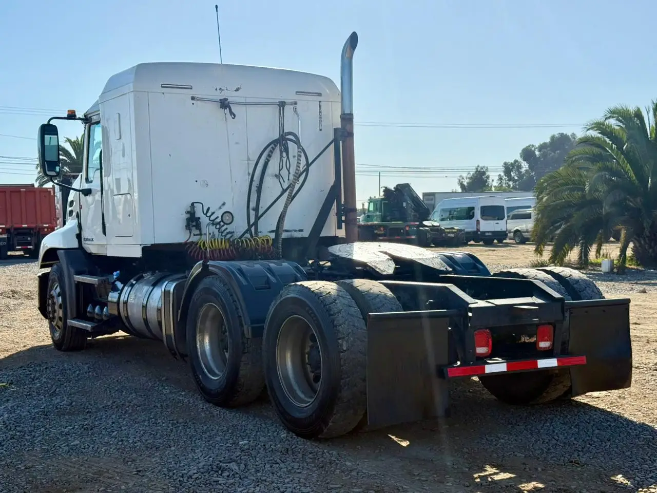 2016 Tractocamión Mack Pinnacle CXU613 – con Kit Hidráulico – Transmisión Mecánica Fuller 18 vel - Imagen 6