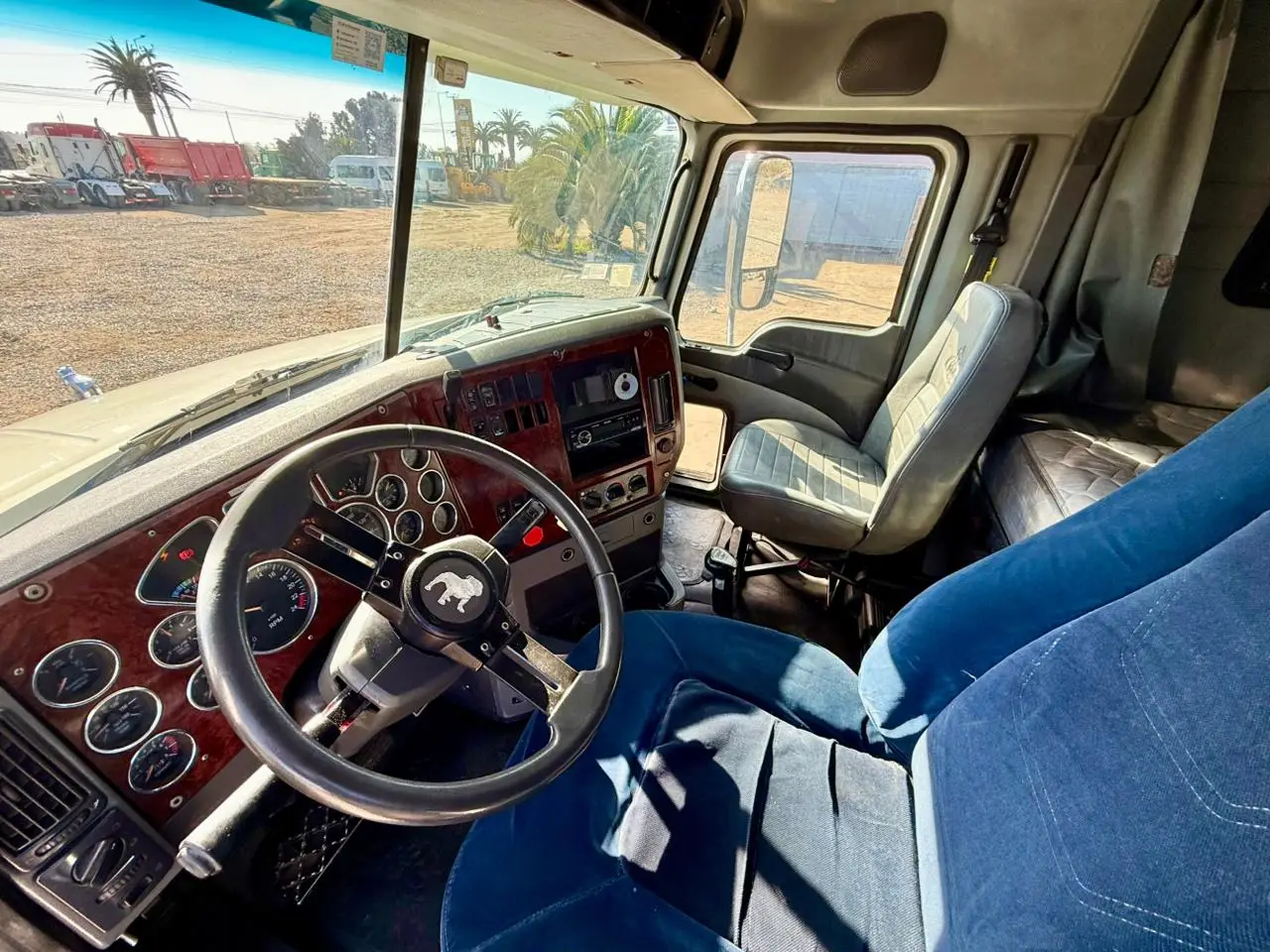 2016 Tractocamión Mack Pinnacle CXU613 – con Kit Hidráulico – Transmisión Mecánica Fuller 18 vel - Imagen 9