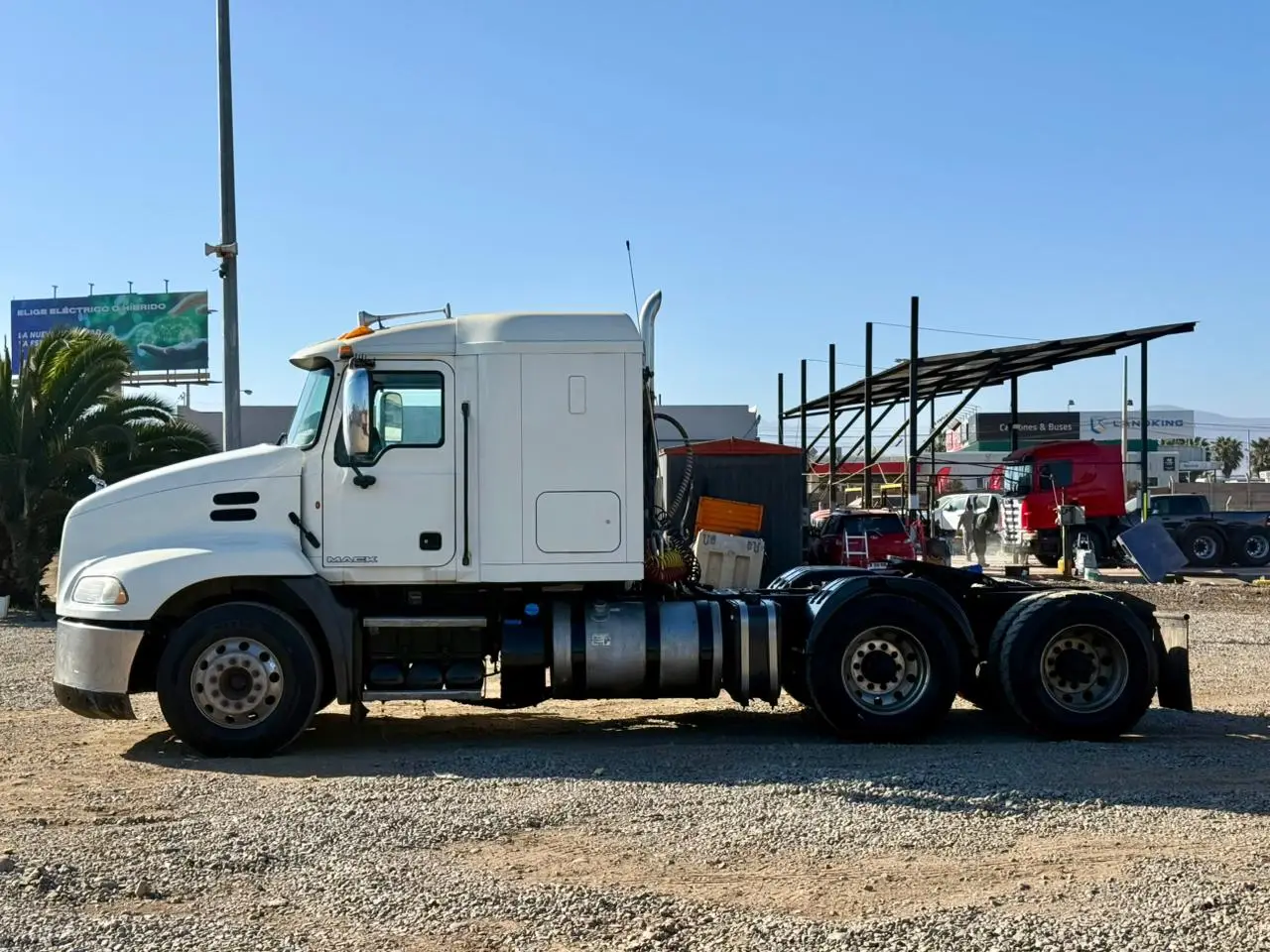 2016 Tractocamión Mack Pinnacle CXU613 – con Kit Hidráulico – Transmisión Mecánica Fuller 18 vel - Imagen 12