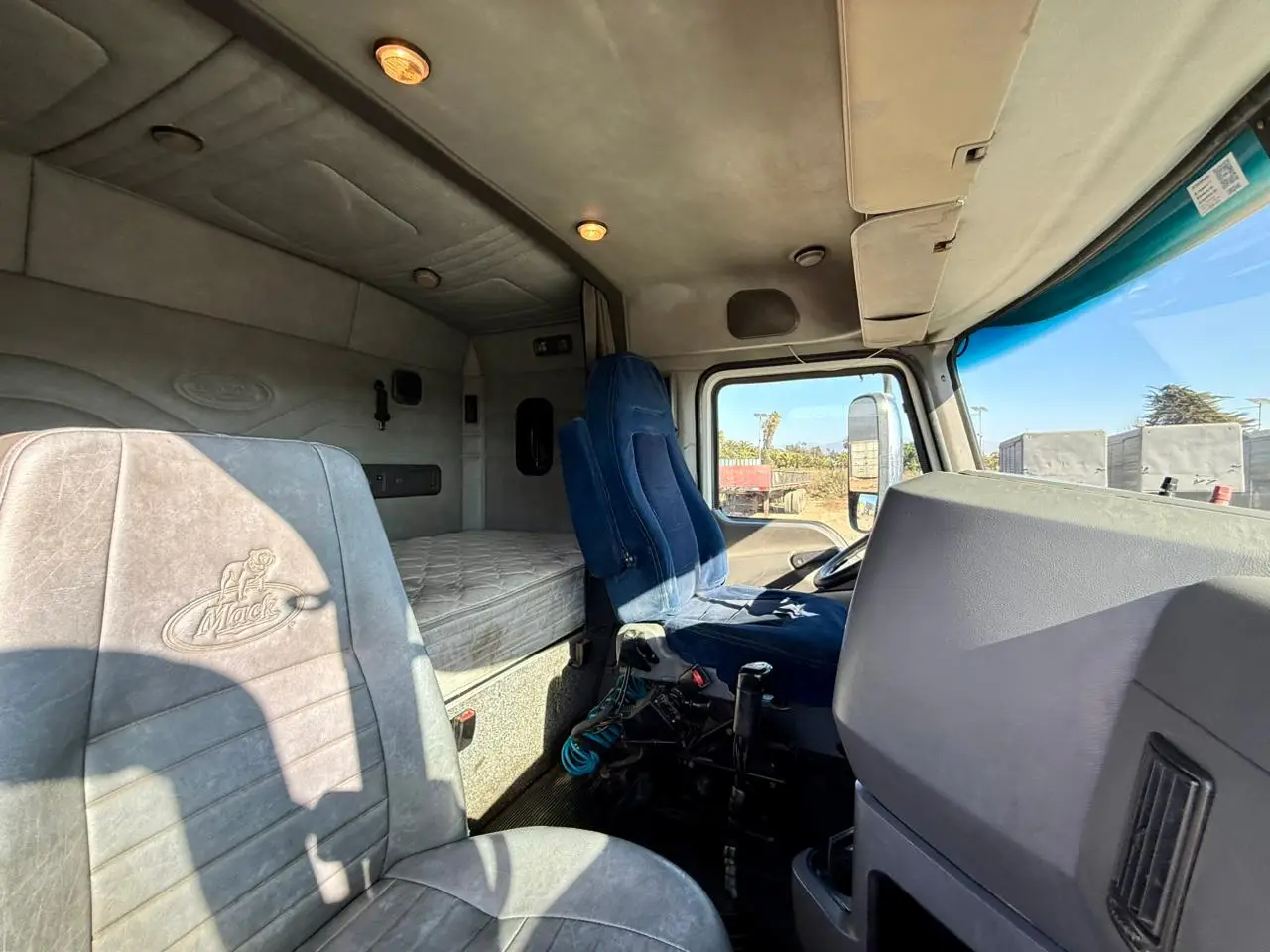 2016 Tractocamión Mack Pinnacle CXU613 – con Kit Hidráulico – Transmisión Mecánica Fuller 18 vel - Imagen 14