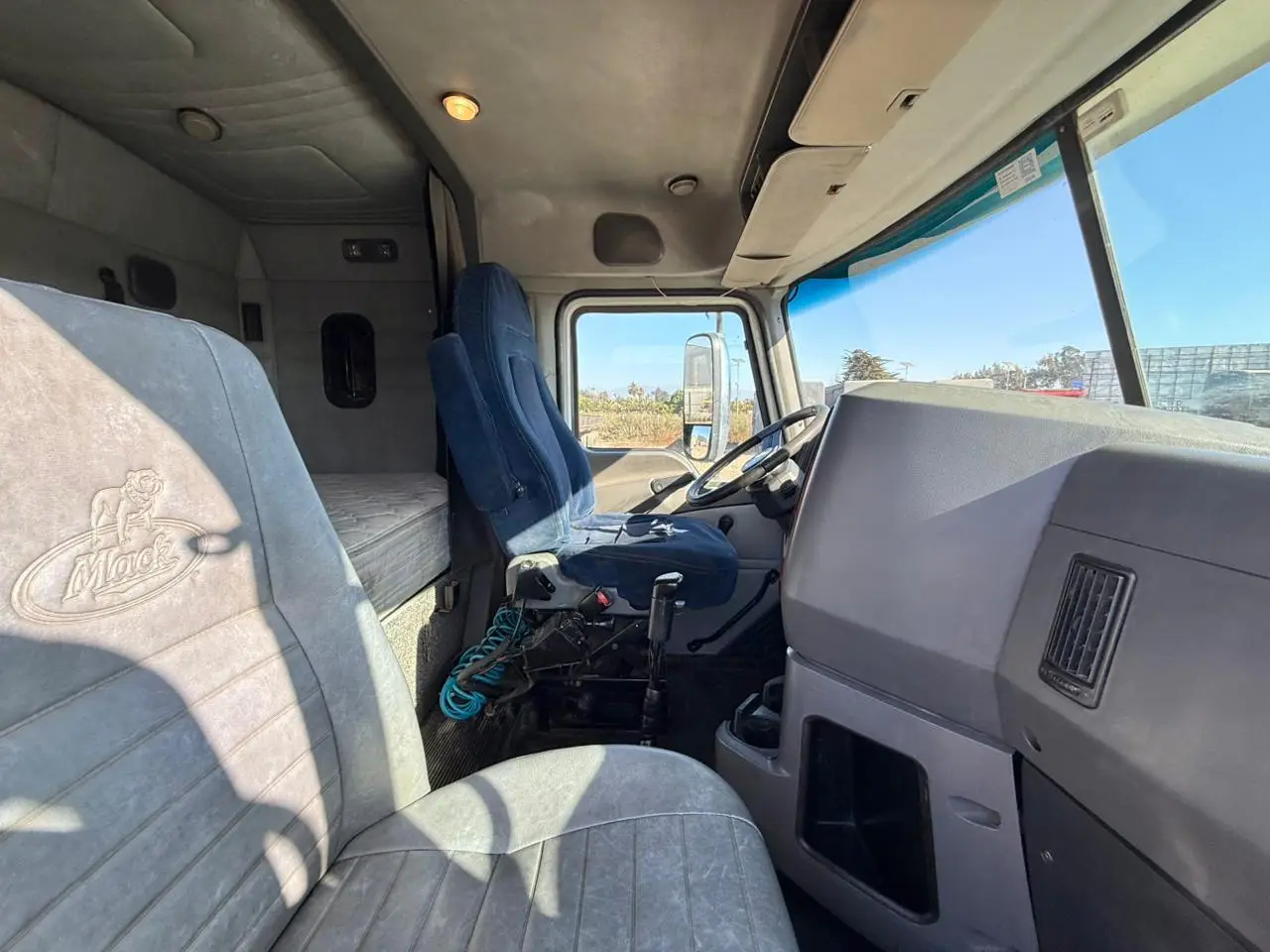 2016 Tractocamión Mack Pinnacle CXU613 – con Kit Hidráulico – Transmisión Mecánica Fuller 18 vel - Imagen 15