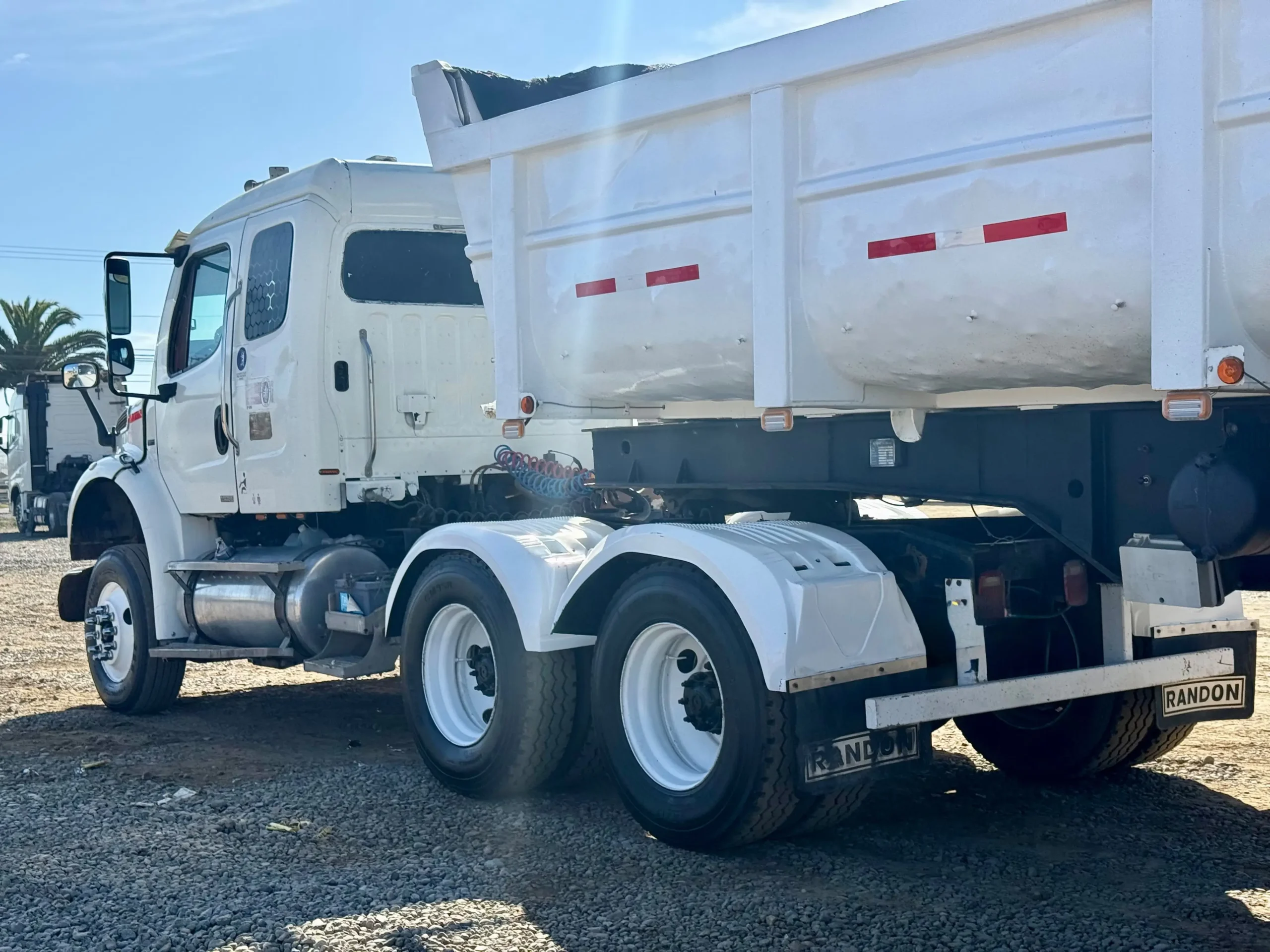 2011 Tractocamión Freightliner M2 112 – con Kit Hidráulico - Imagen 4