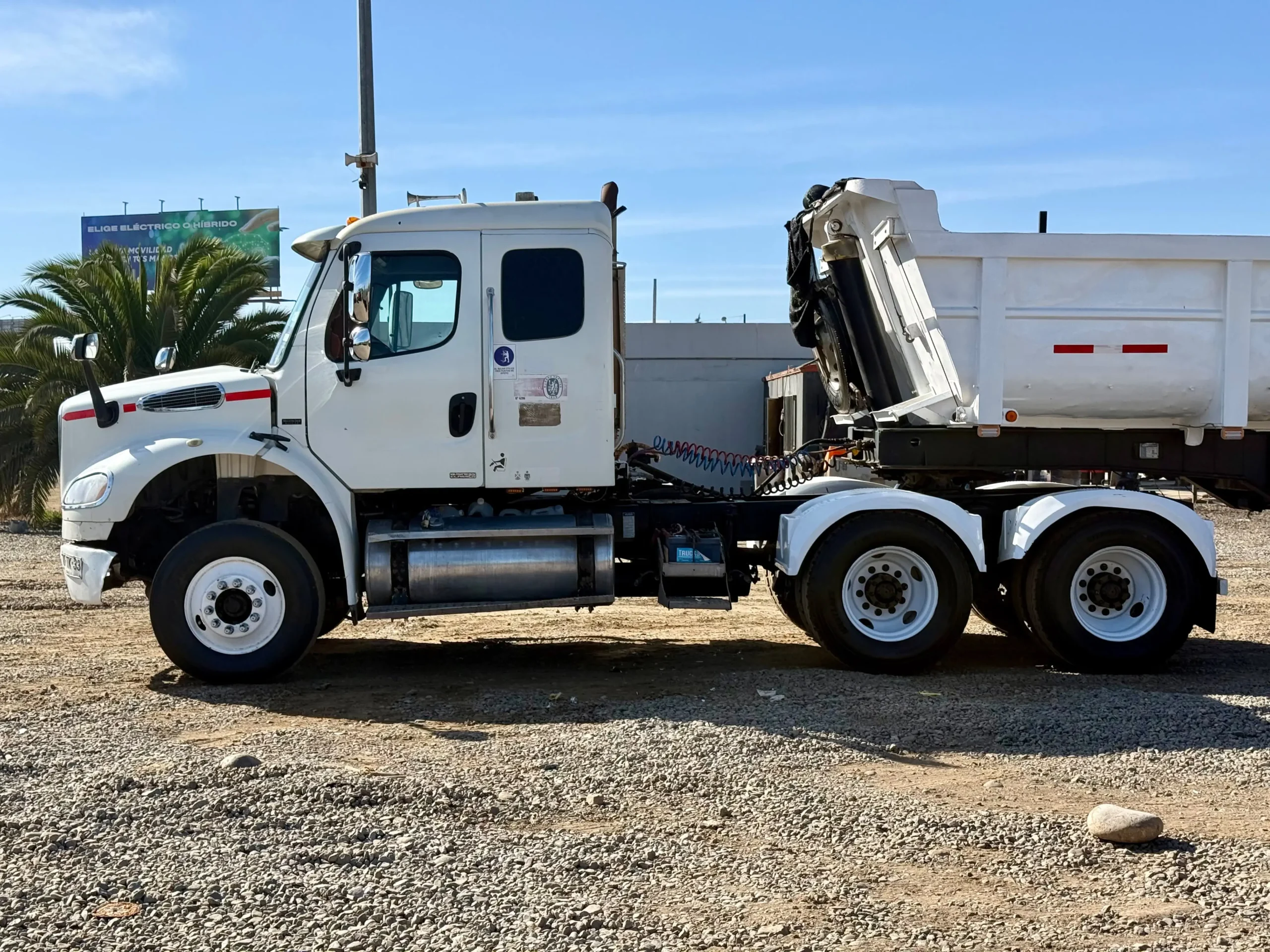 2011 Tractocamión Freightliner M2 112 – con Kit Hidráulico - Imagen 8