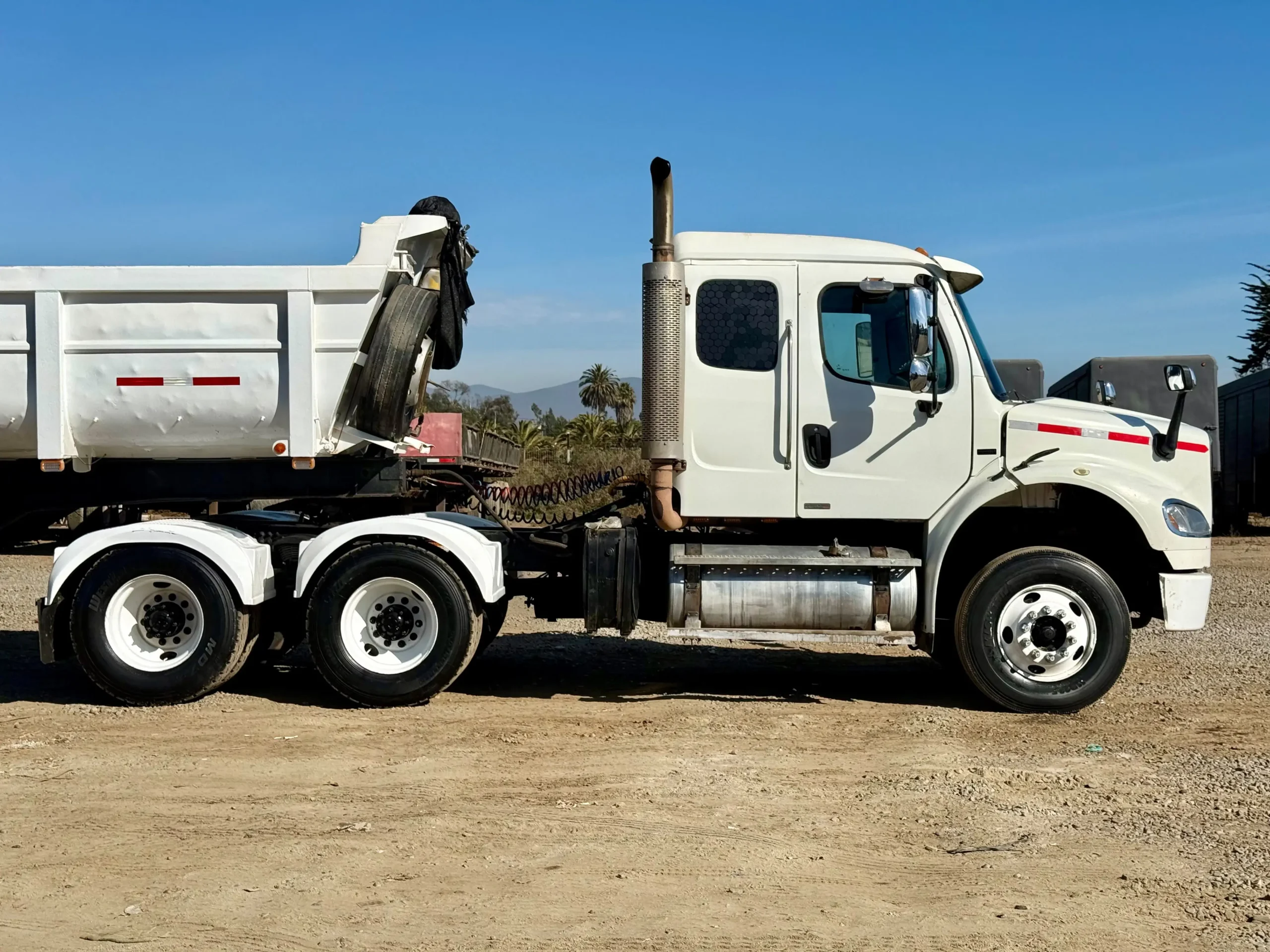 2011 Tractocamión Freightliner M2 112 – con Kit Hidráulico - Imagen 9