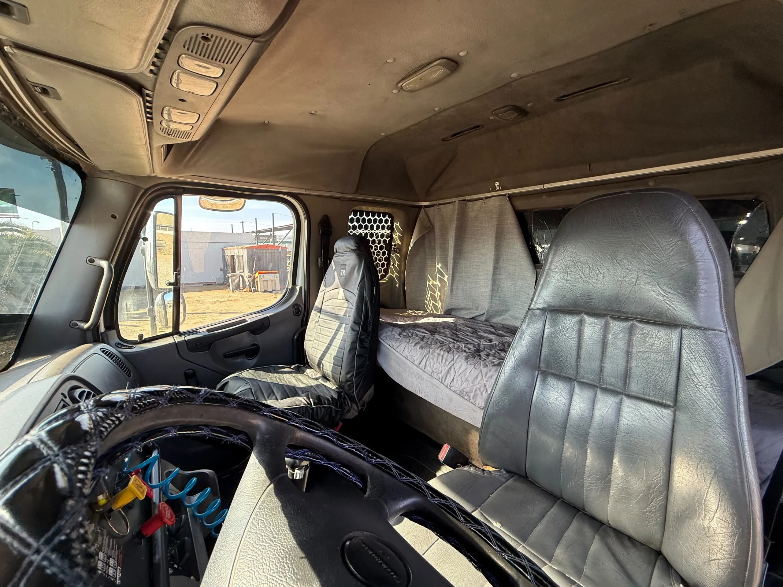 2011 Tractocamión Freightliner M2 112 – con Kit Hidráulico - Imagen 14