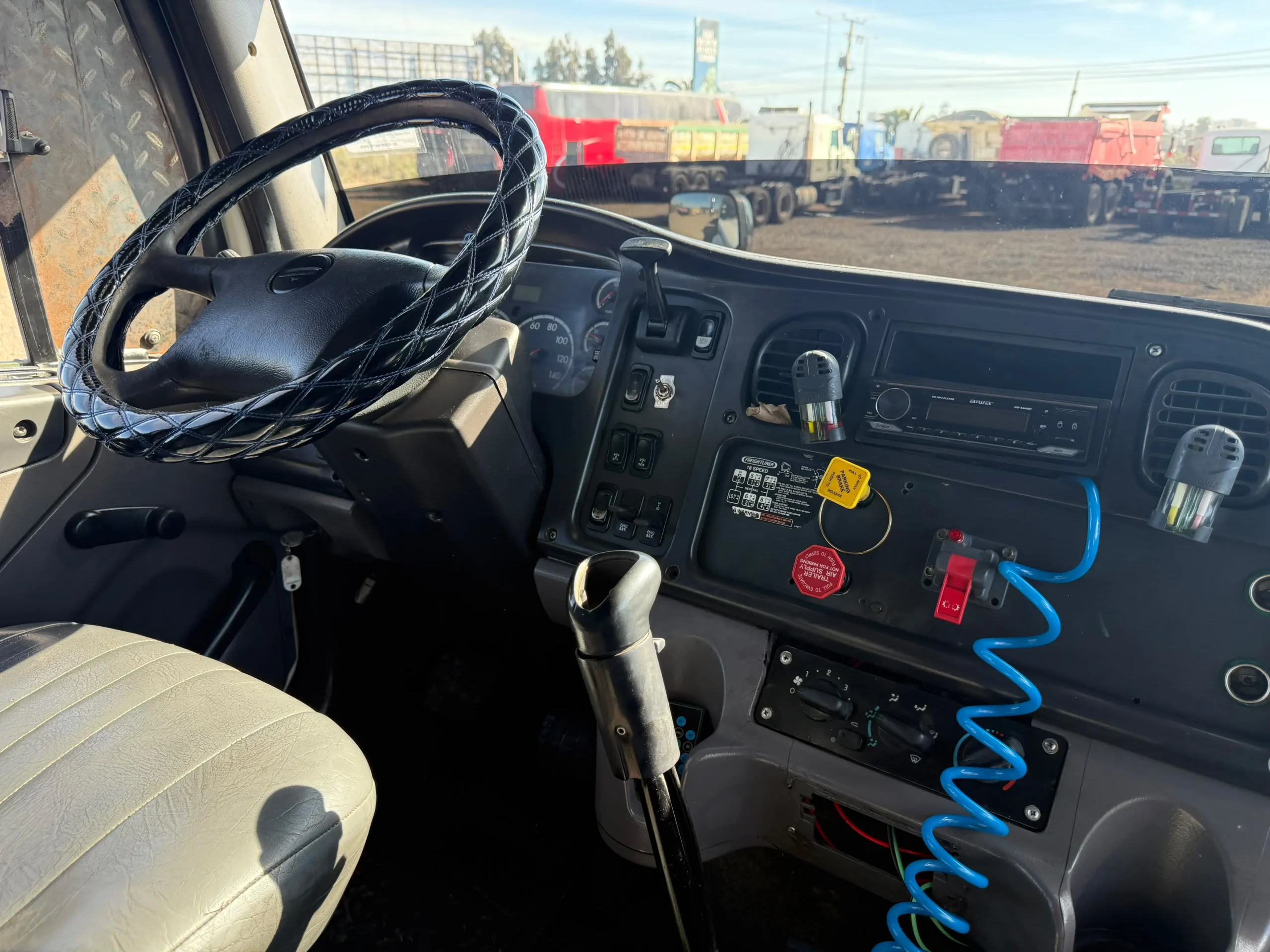 2011 Tractocamión Freightliner M2 112 – con Kit Hidráulico - Imagen 15