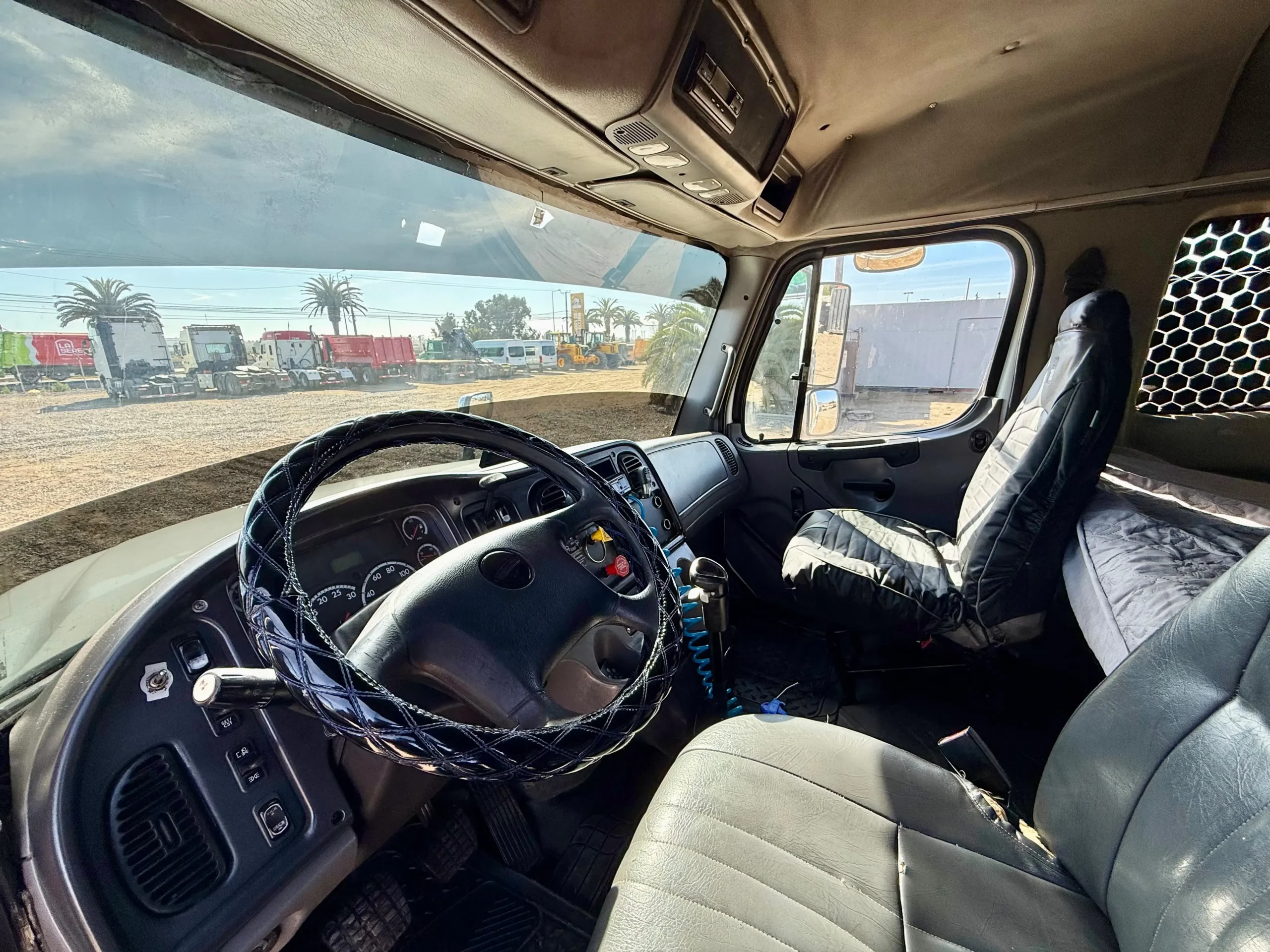 2011 Tractocamión Freightliner M2 112 – con Kit Hidráulico - Imagen 16