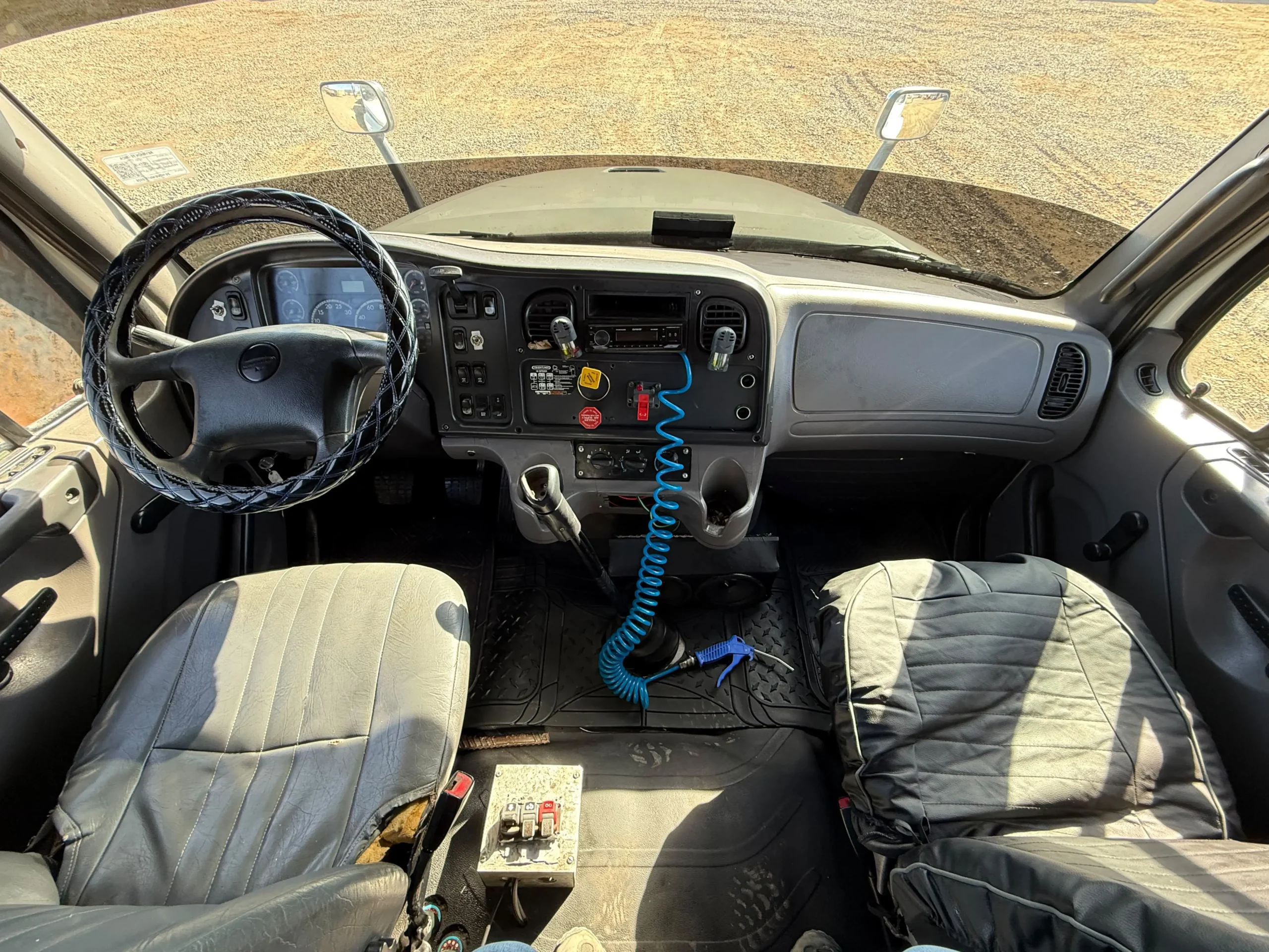 2011 Tractocamión Freightliner M2 112 – con Kit Hidráulico - Imagen 17
